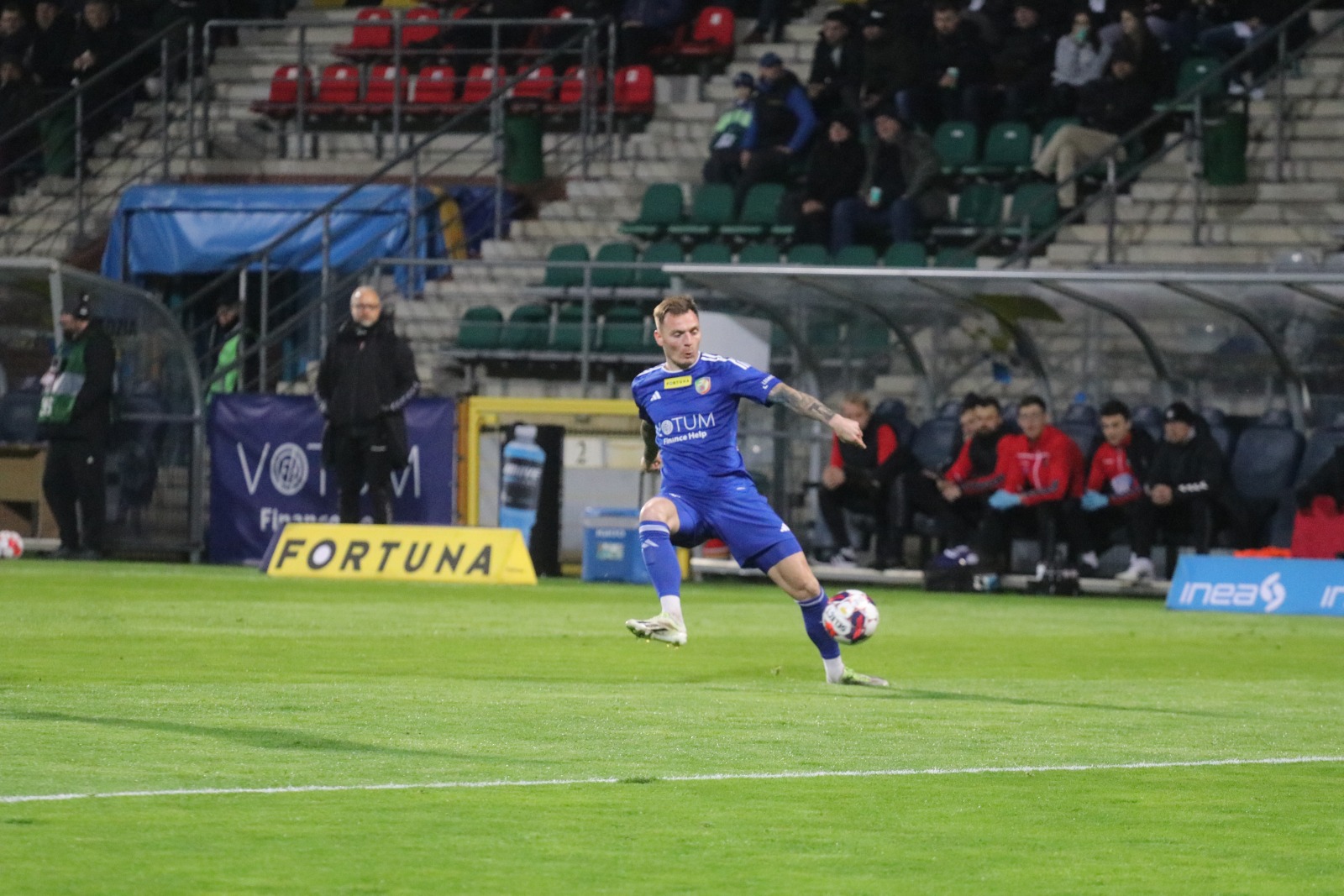Miedź Legnica pokonała stołeczną Polonię po golach Antonika