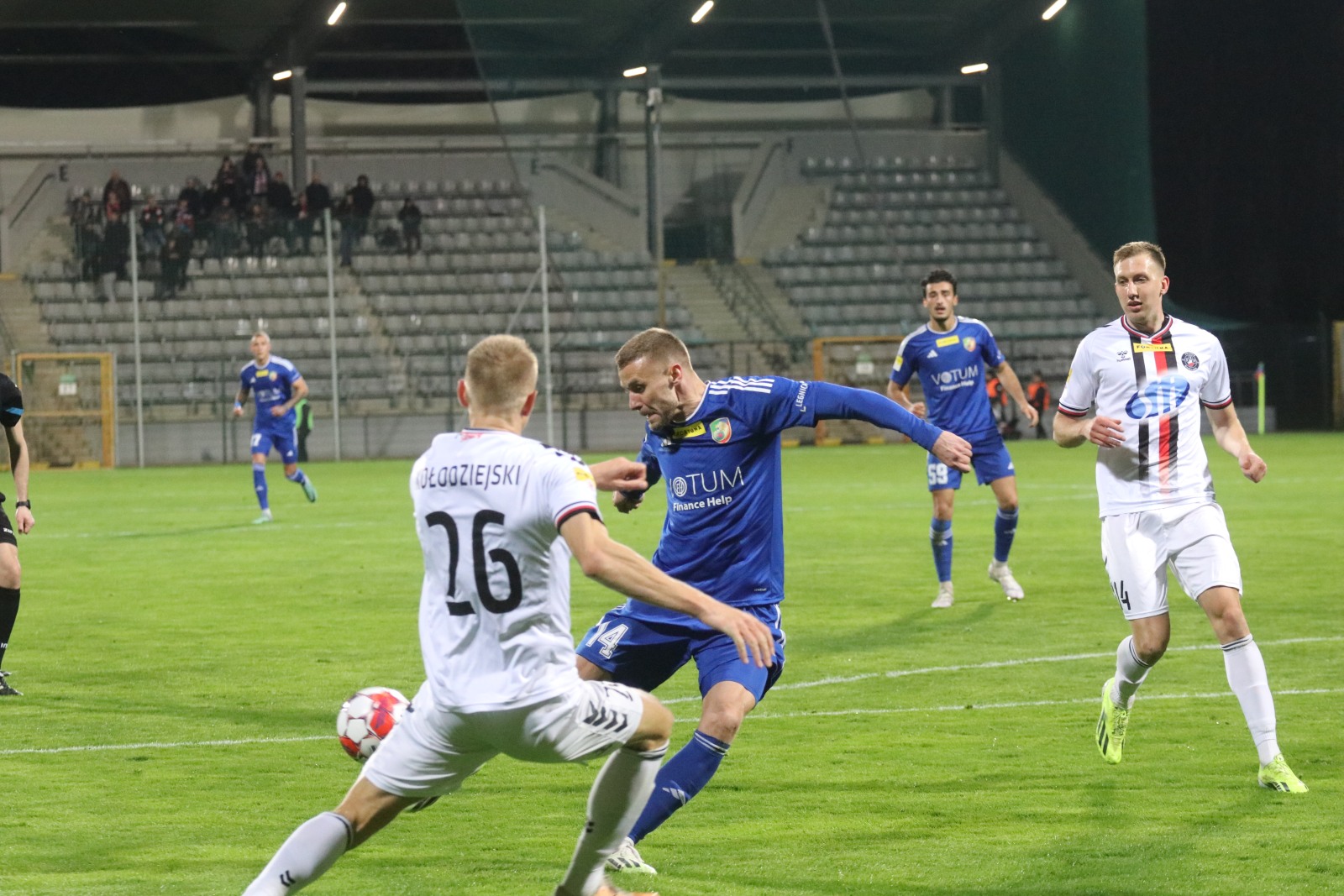 Miedź Legnica pokonała stołeczną Polonię po golach Antonika