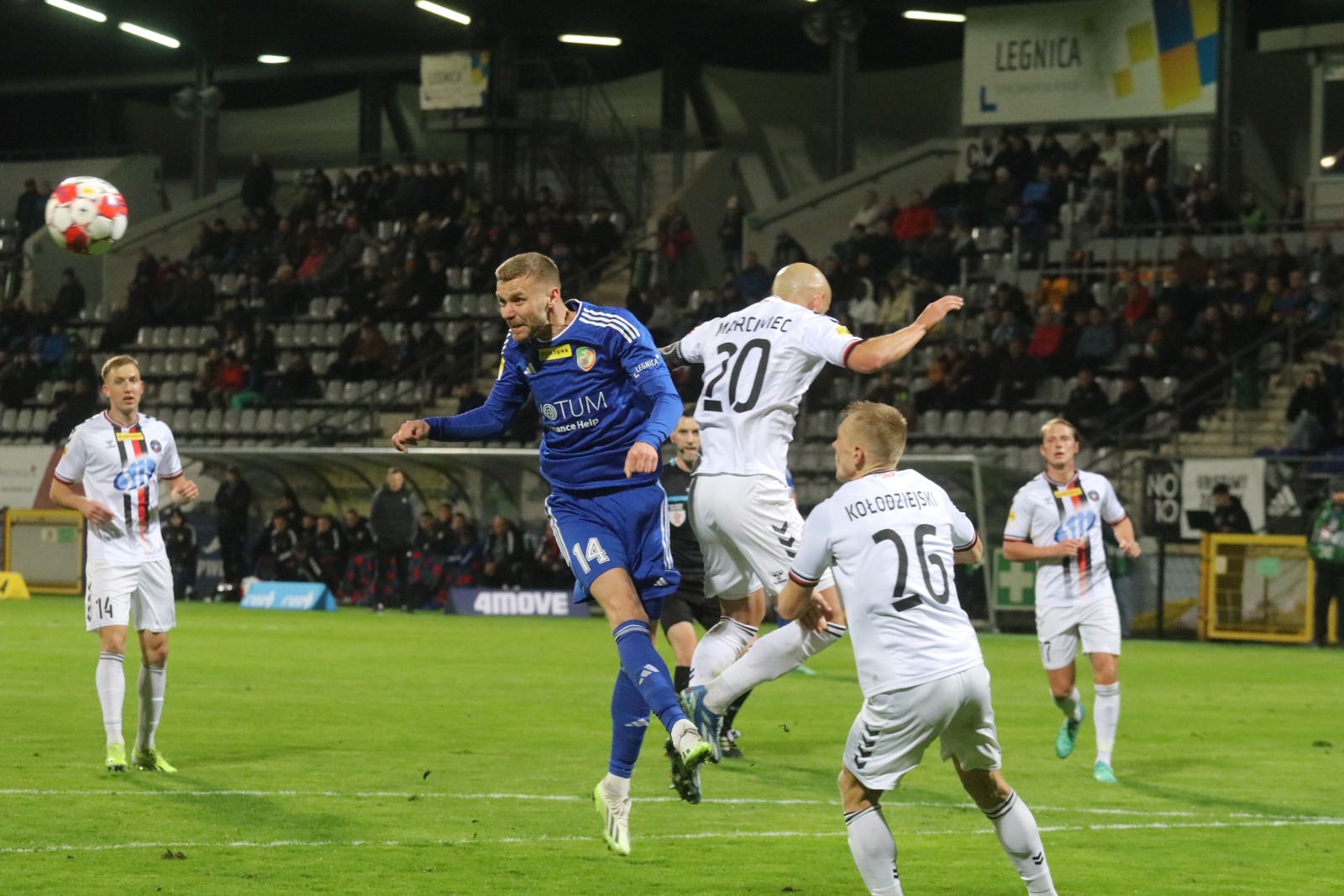 Miedź Legnica pokonała stołeczną Polonię po golach Antonika