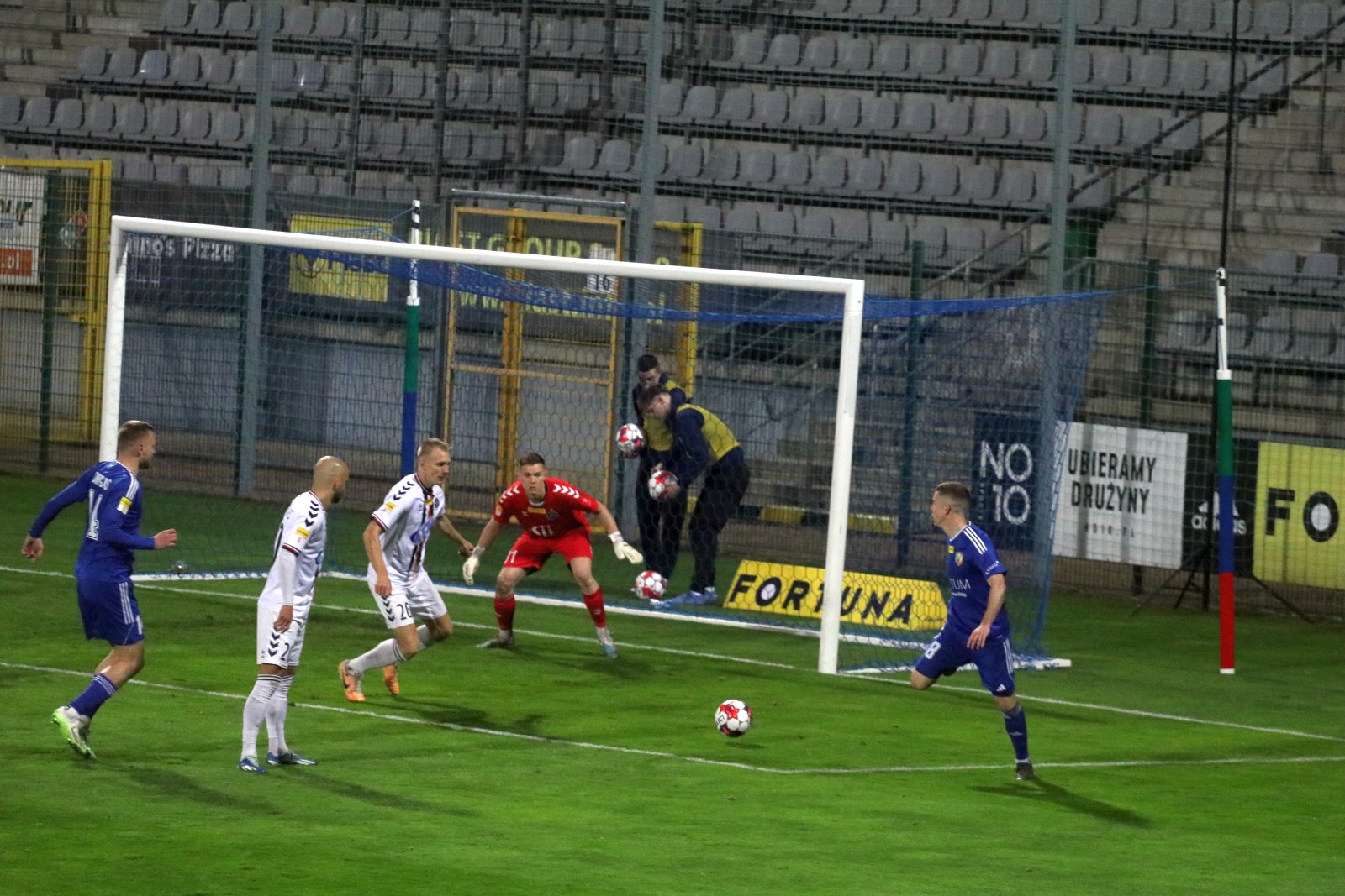 Miedź Legnica pokonała stołeczną Polonię po golach Antonika