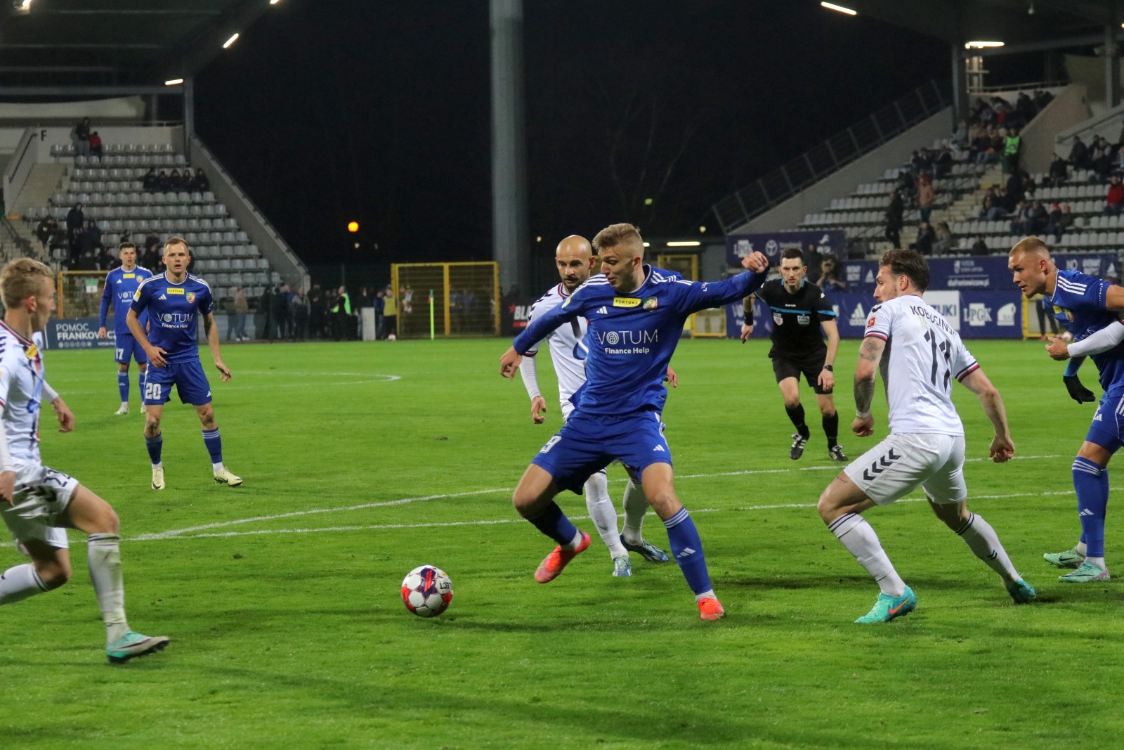 Miedź Legnica pokonała stołeczną Polonię po golach Antonika
