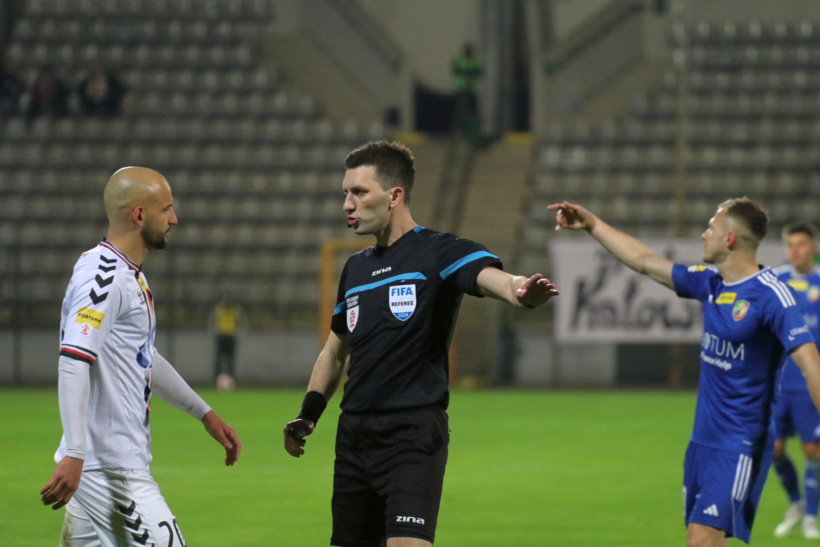 Miedź Legnica pokonała stołeczną Polonię po golach Antonika
