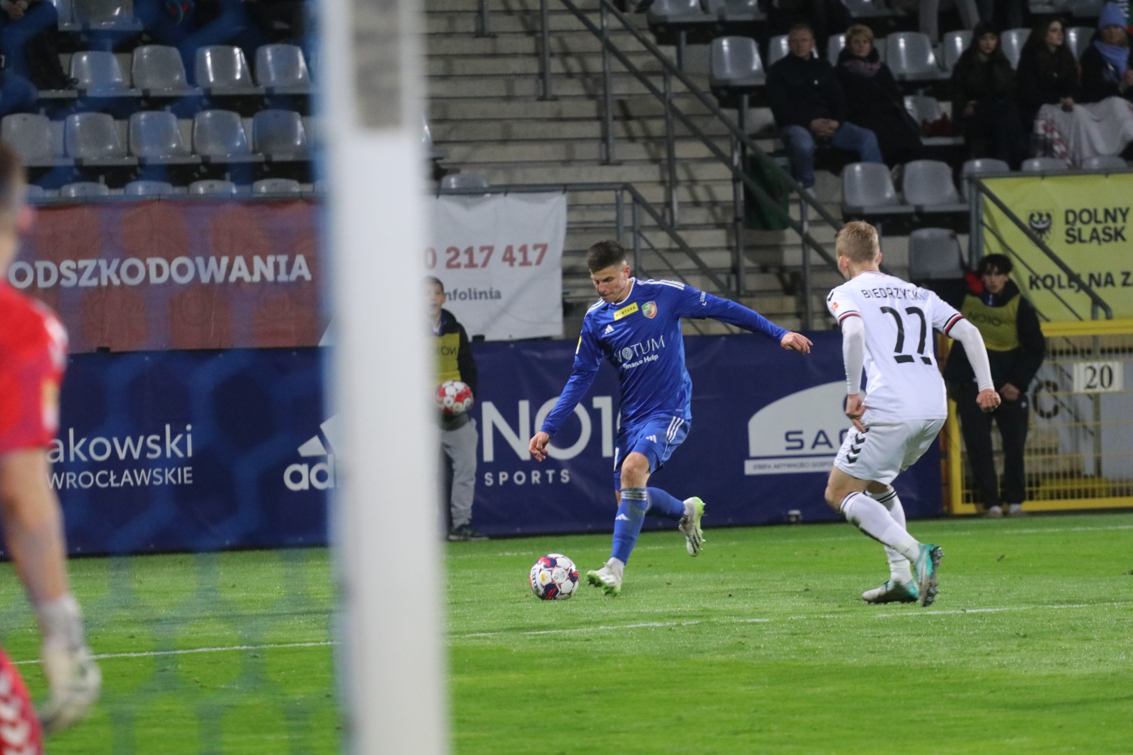 Miedź Legnica pokonała stołeczną Polonię po golach Antonika