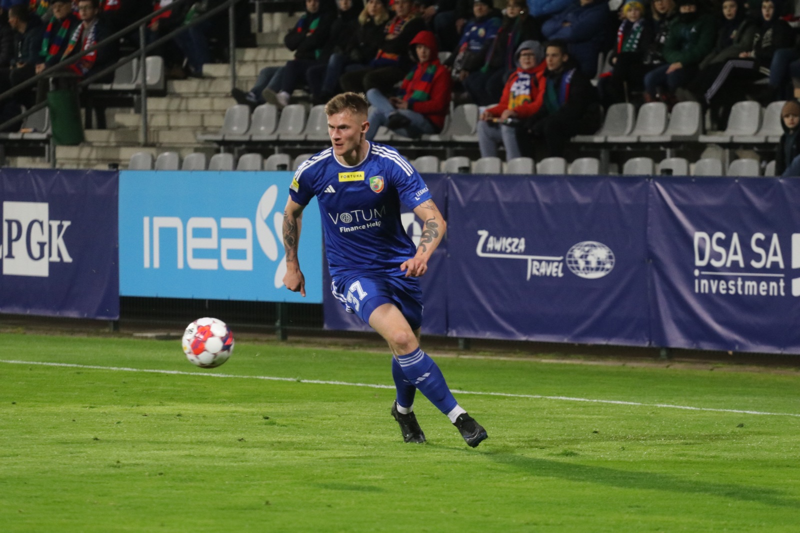 Miedź Legnica pokonała stołeczną Polonię po golach Antonika