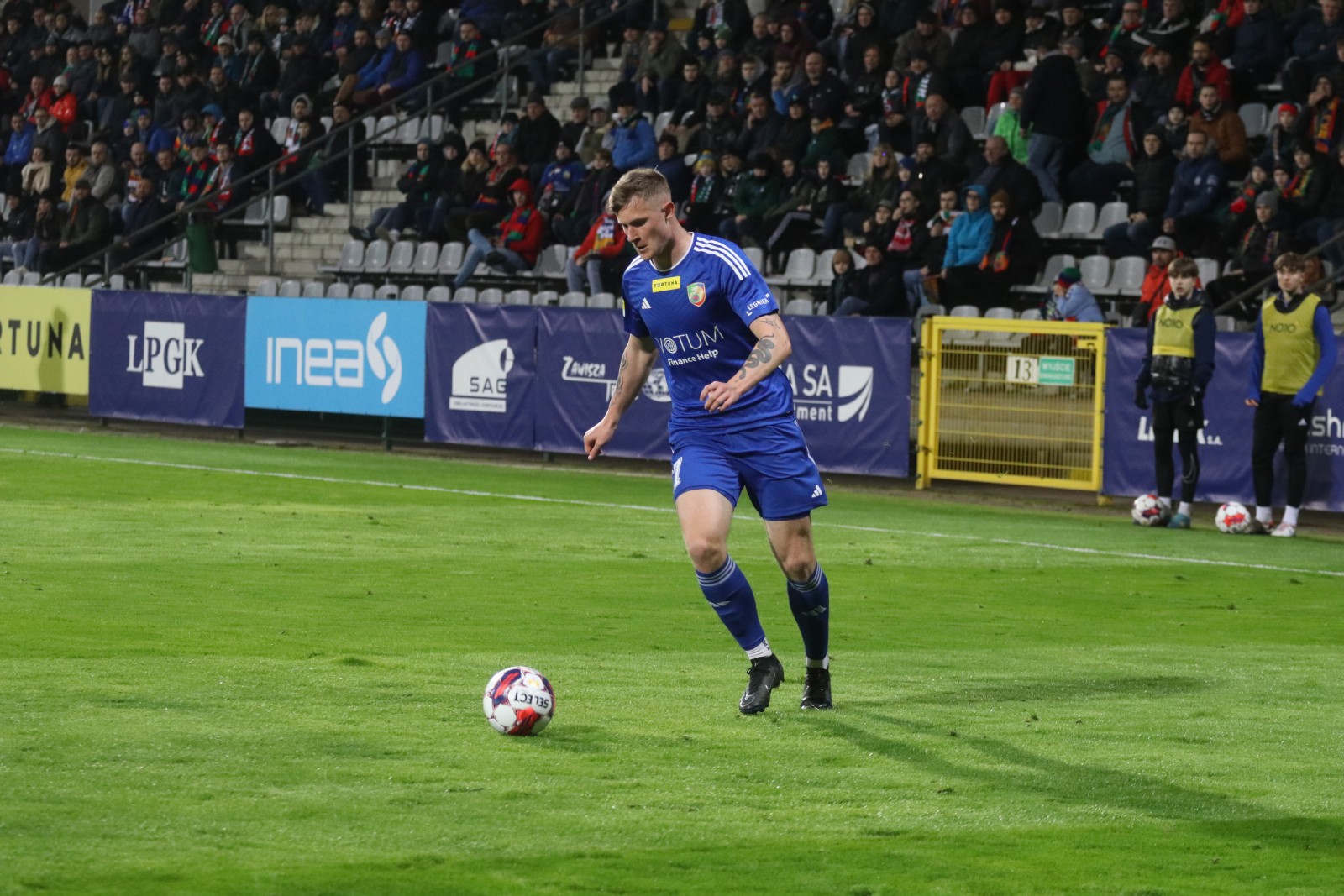 Miedź Legnica pokonała stołeczną Polonię po golach Antonika