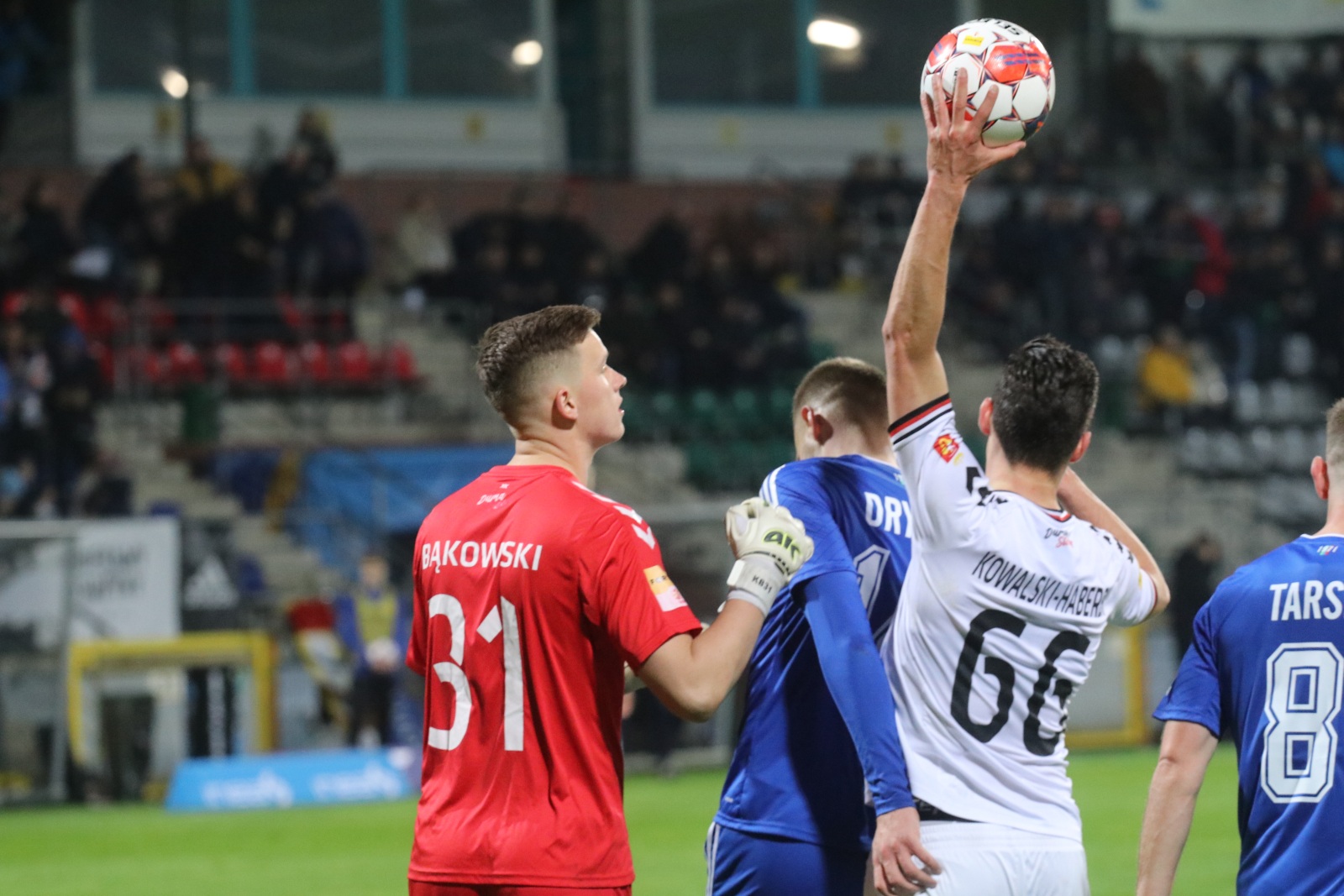Miedź Legnica pokonała stołeczną Polonię po golach Antonika