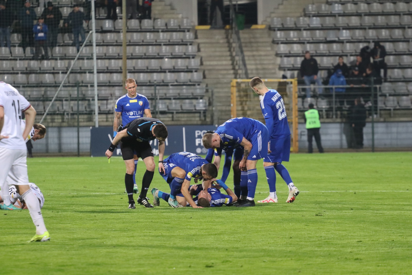 Miedź Legnica pokonała stołeczną Polonię po golach Antonika