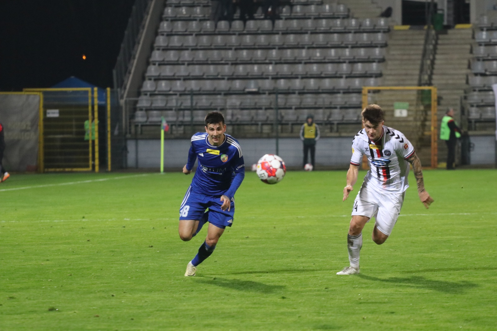 Miedź Legnica pokonała stołeczną Polonię po golach Antonika