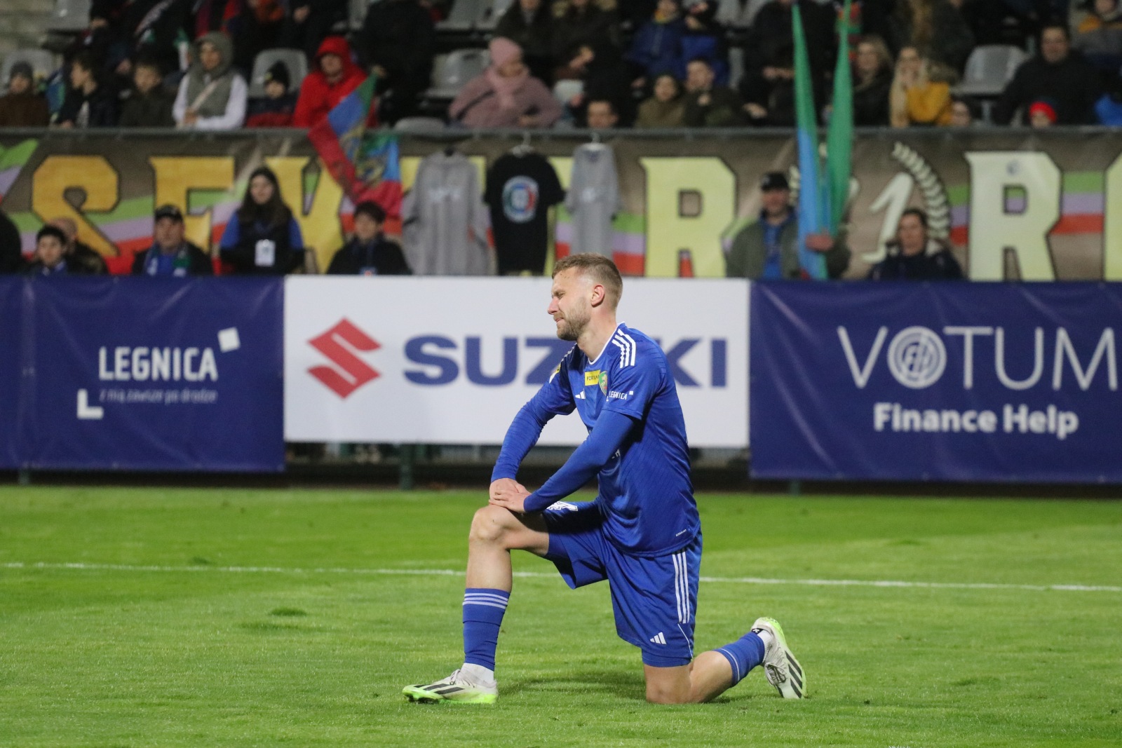 Miedź Legnica pokonała stołeczną Polonię po golach Antonika