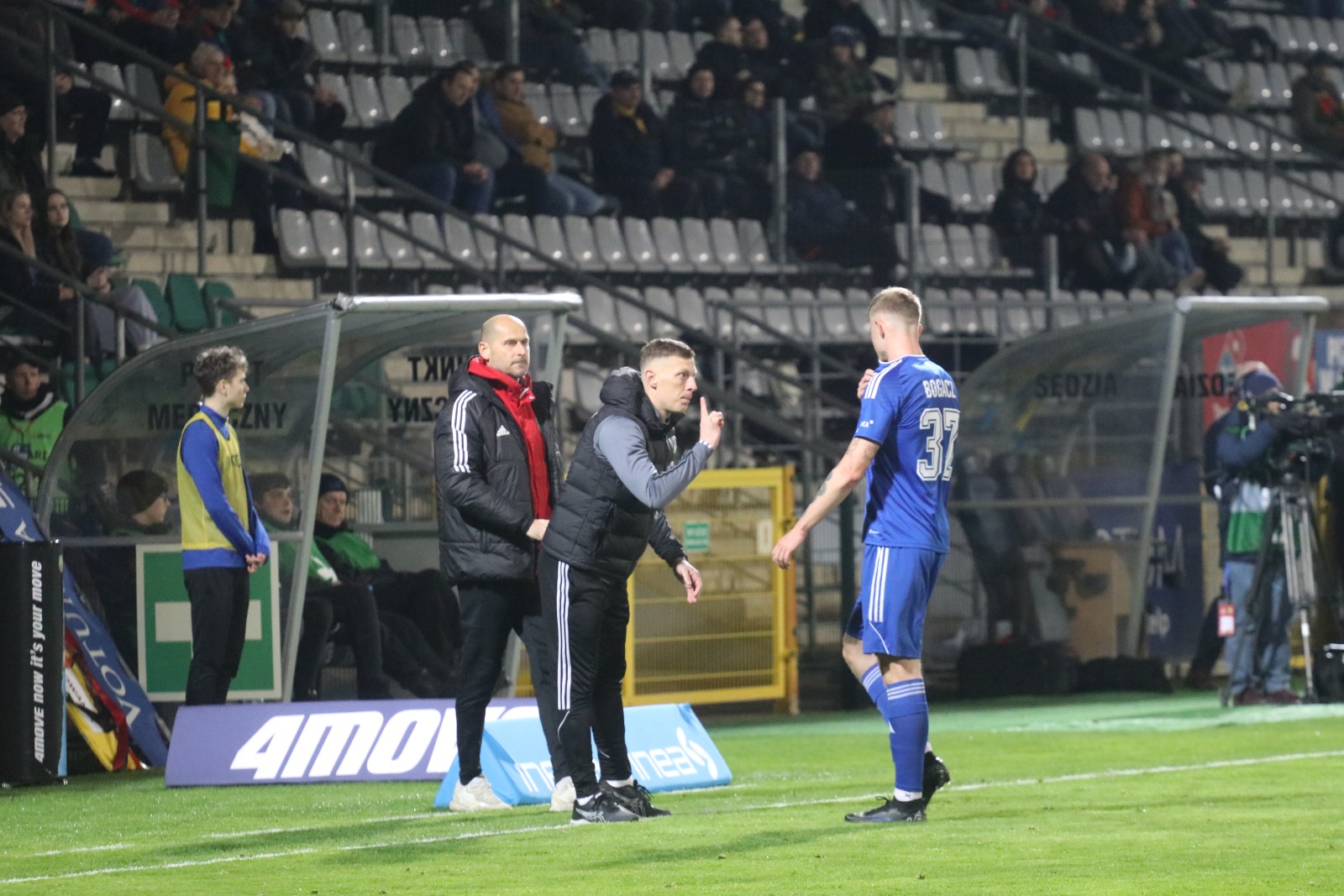 Miedź Legnica pokonała stołeczną Polonię po golach Antonika
