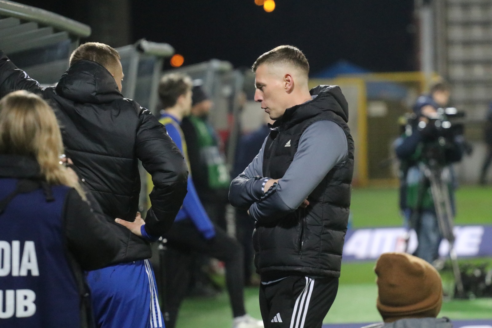 Miedź Legnica pokonała stołeczną Polonię po golach Antonika