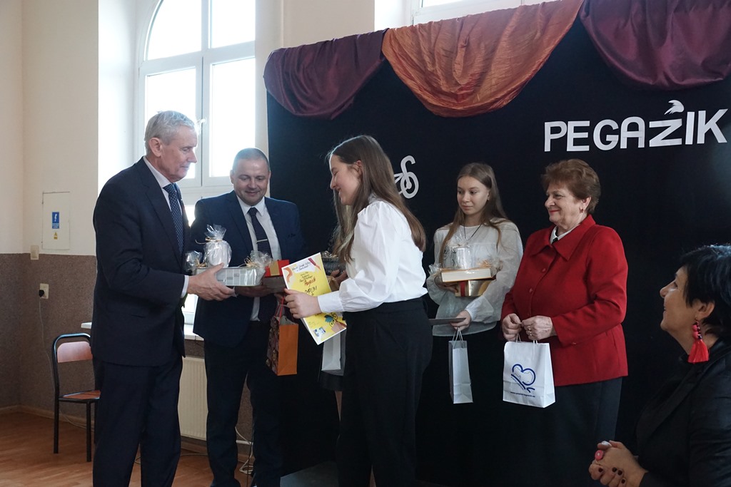 Poruszyli emocje w Gminnym Konkursie Recytatorskim „Pegazik”