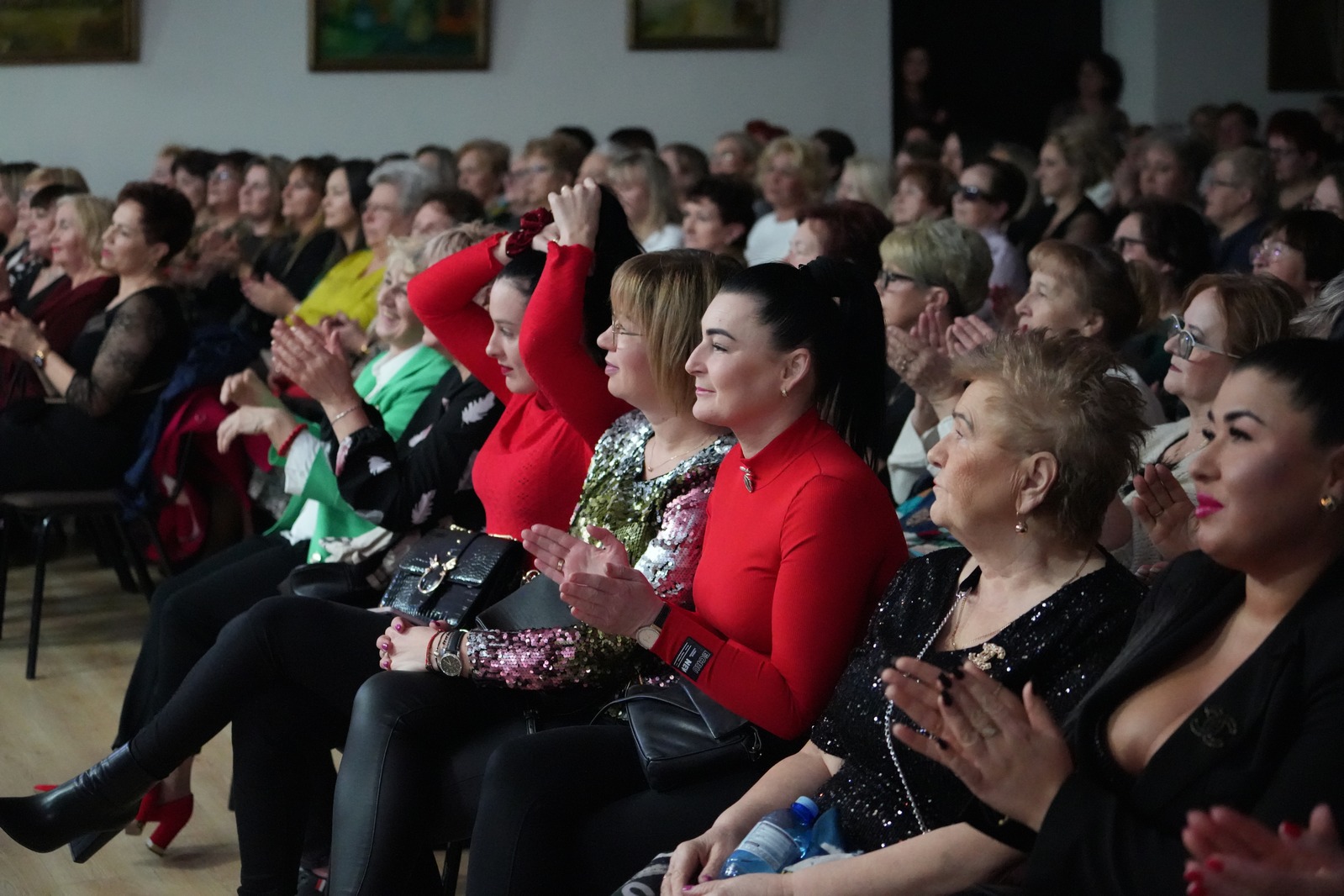 Szalony i „brokatowy”  Dzień Kobiet w Prochowicach