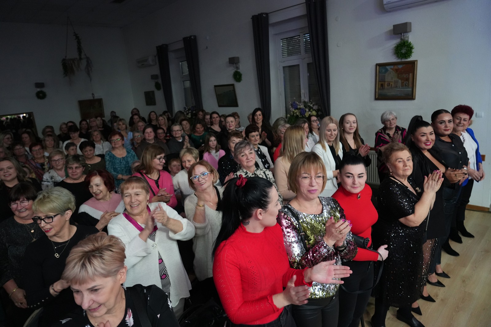 Szalony i „brokatowy”  Dzień Kobiet w Prochowicach
