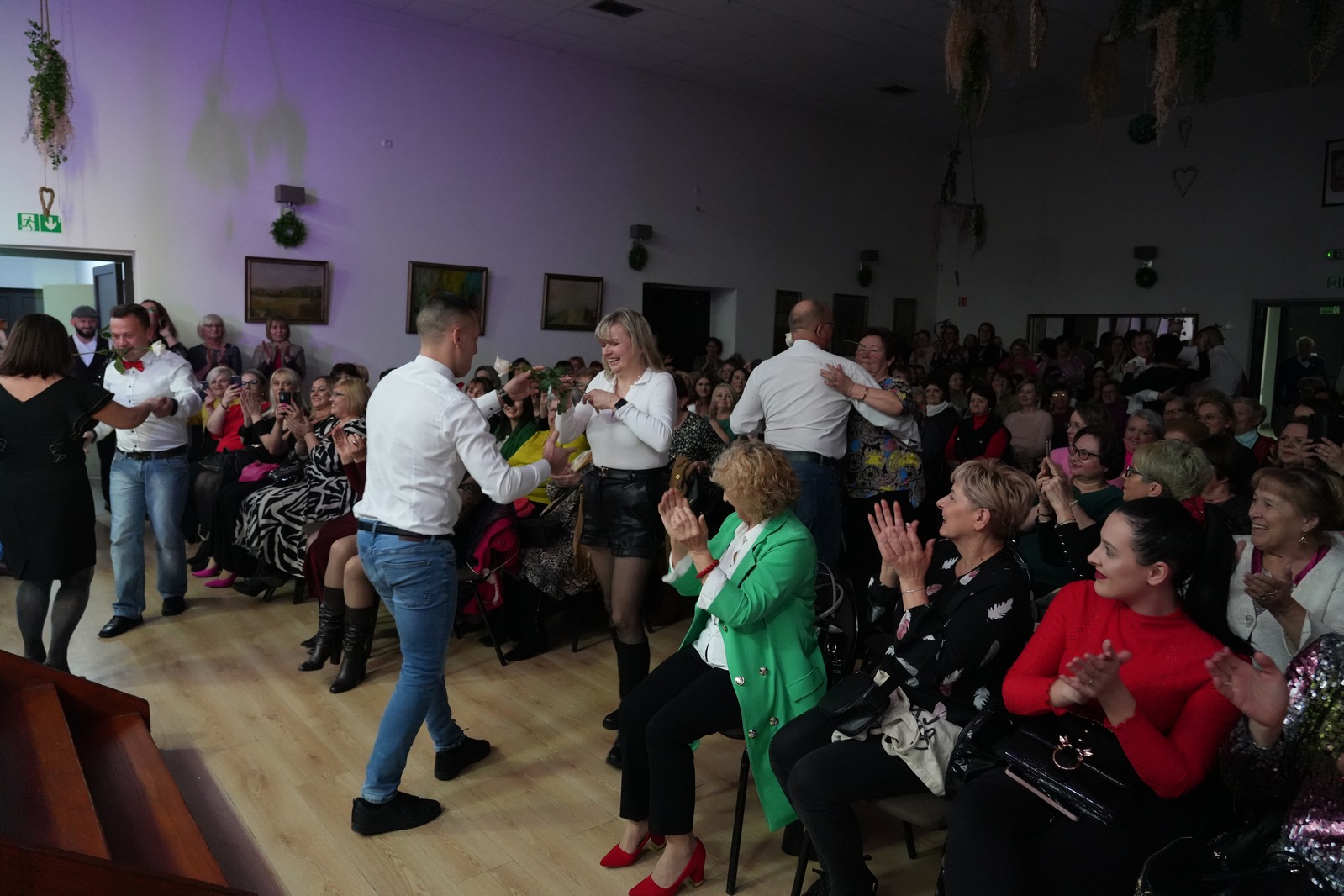 Szalony i „brokatowy”  Dzień Kobiet w Prochowicach