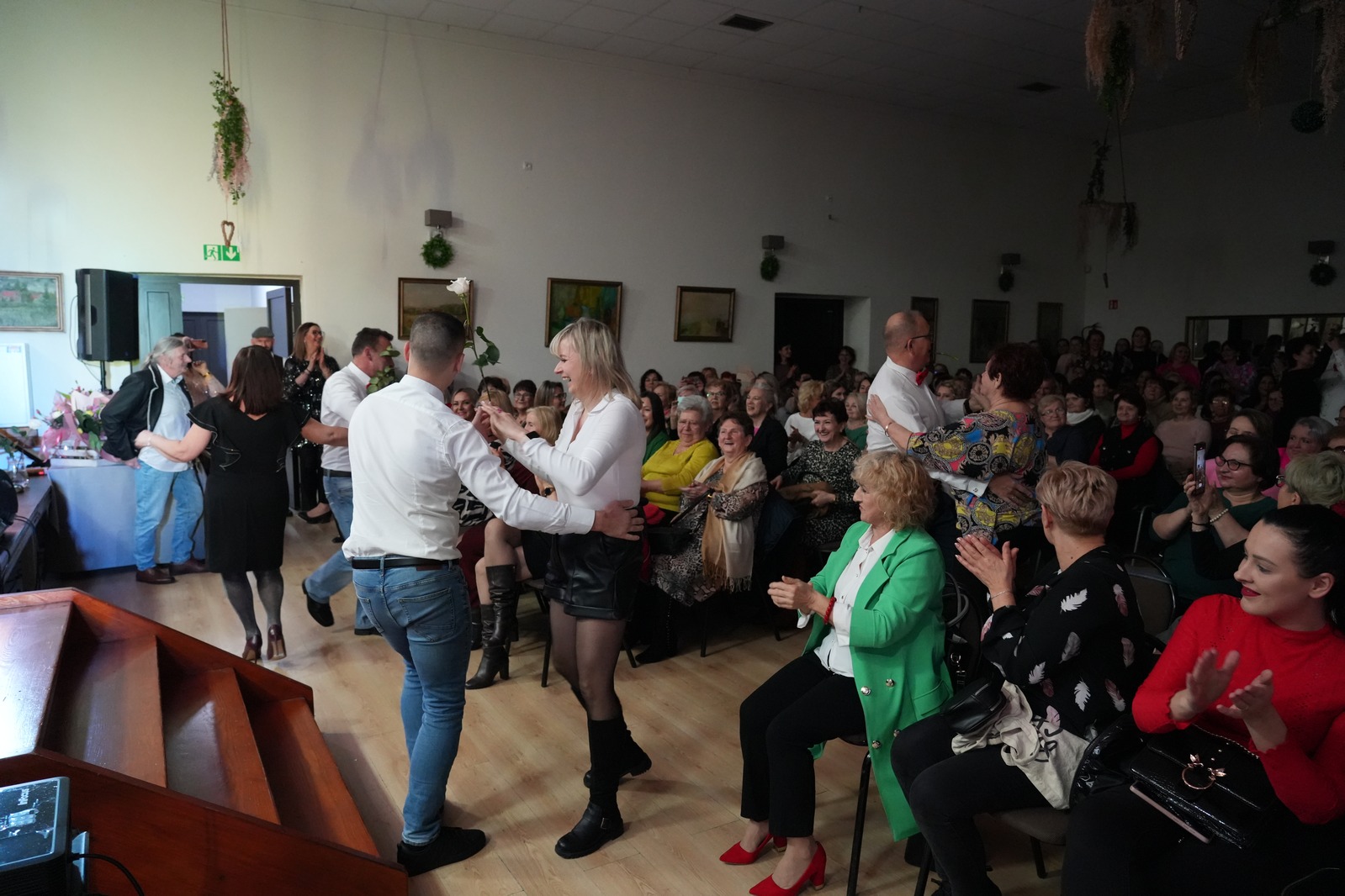 Szalony i „brokatowy”  Dzień Kobiet w Prochowicach
