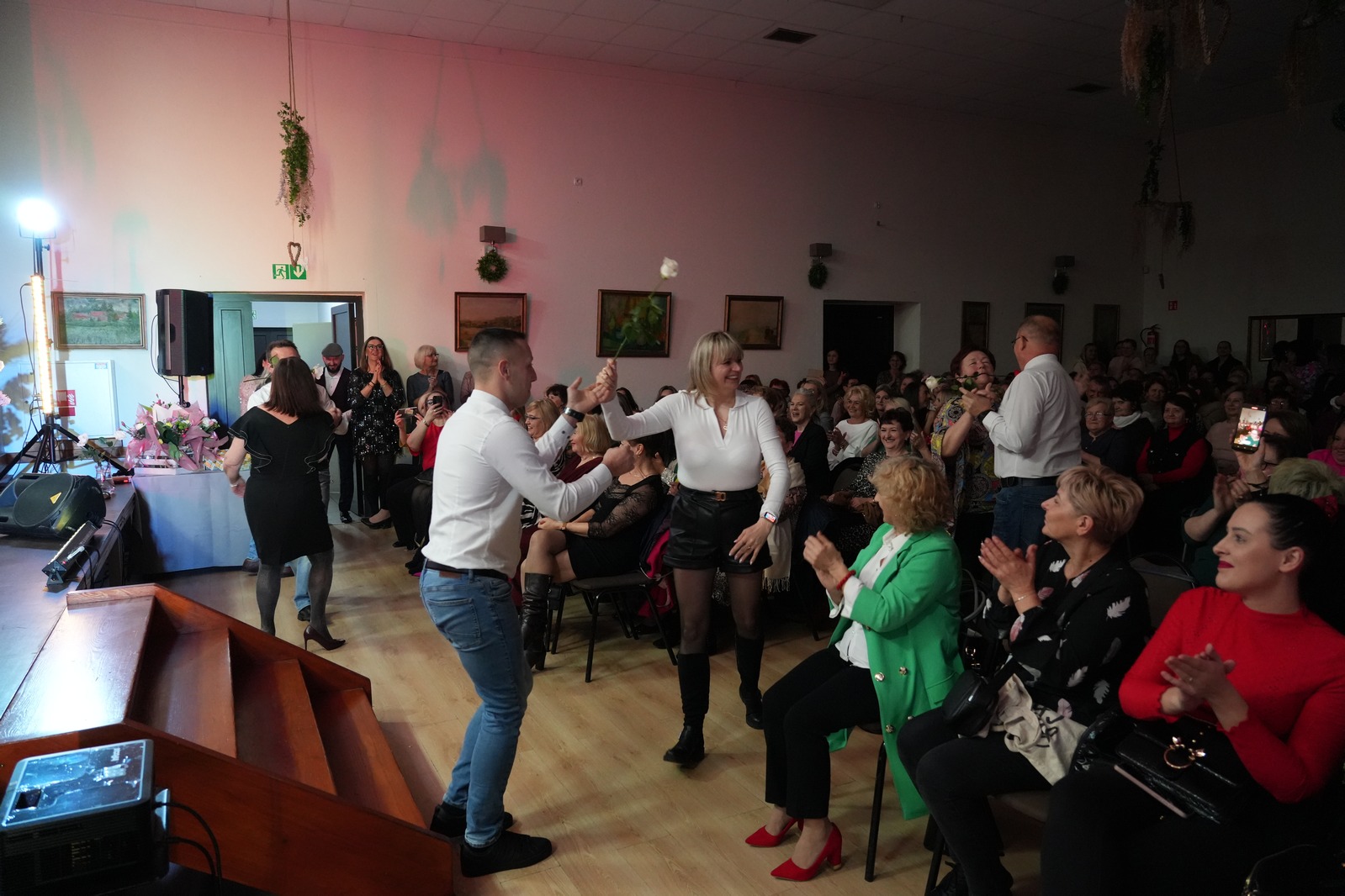 Szalony i „brokatowy”  Dzień Kobiet w Prochowicach