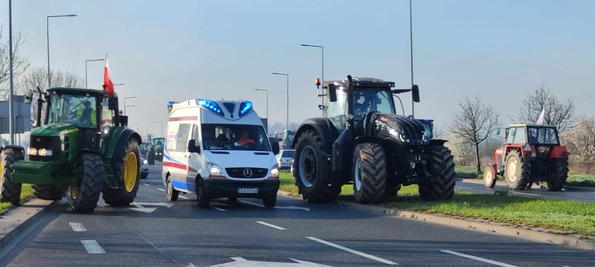 Ciągniki rolnicze sparaliżowały ruch na ulicy Jaworzyńskiej