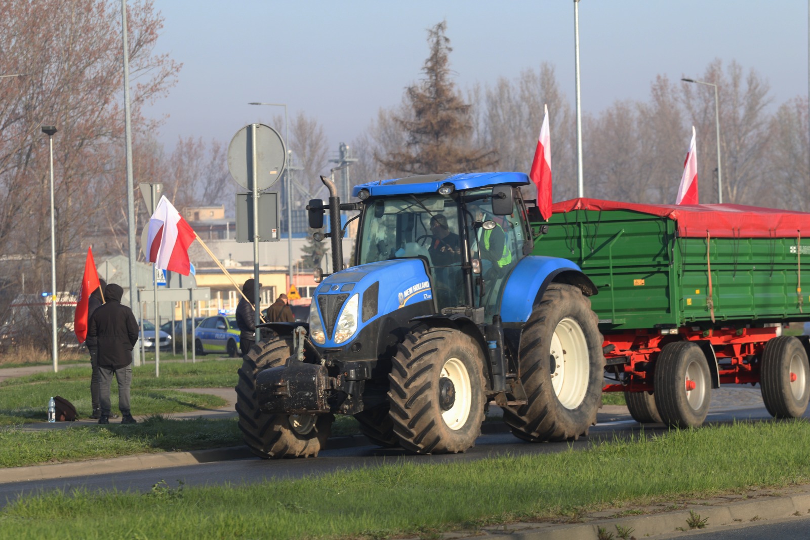 Ciągniki rolnicze sparaliżowały ruch na ulicy Jaworzyńskiej