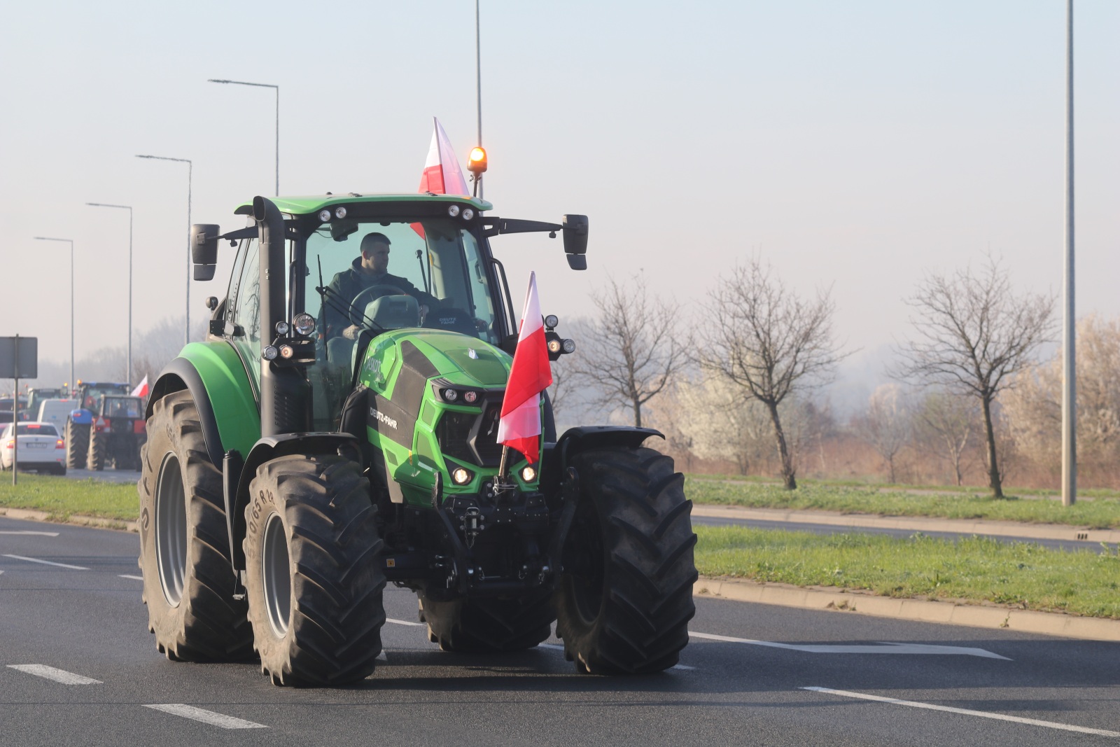 Ciągniki rolnicze sparaliżowały ruch na ulicy Jaworzyńskiej