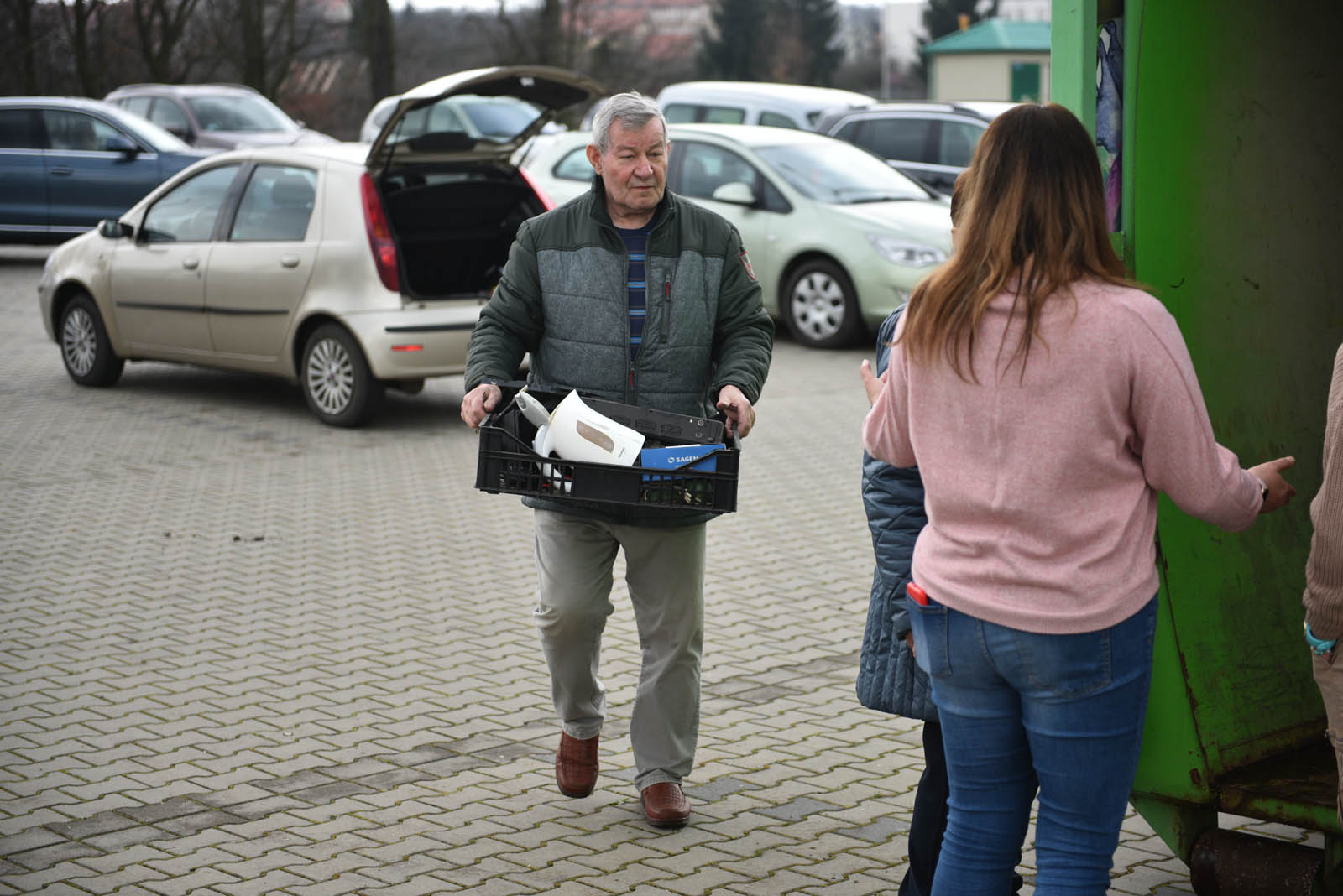 Duże powodzenie akcji sadzonka za elektroodpad. Zabrakło drzewek