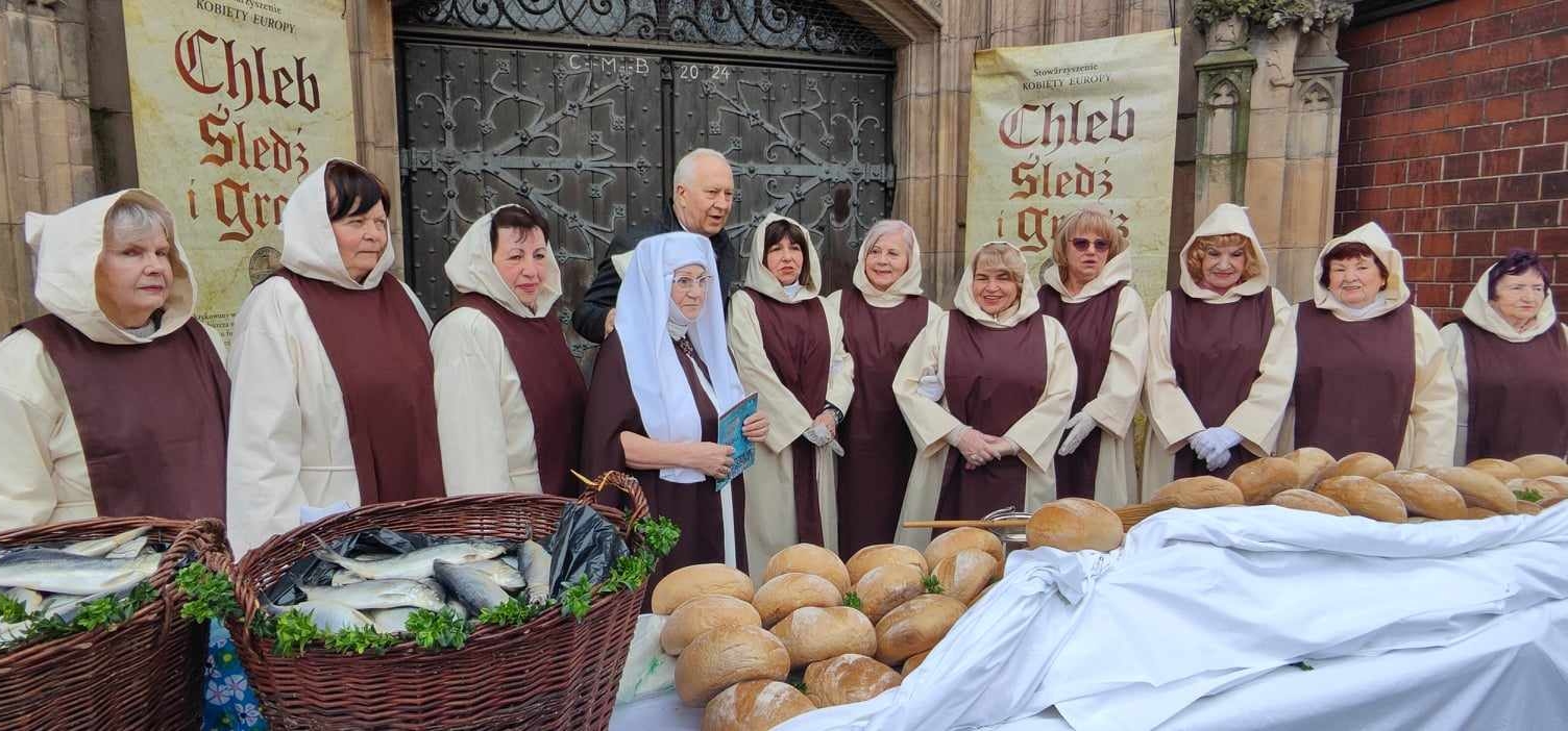 Chleb, śledź i grosz w Wielki Piątek