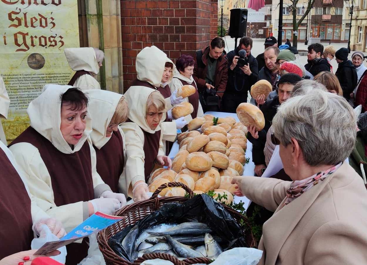 Chleb, śledź i grosz w Wielki Piątek