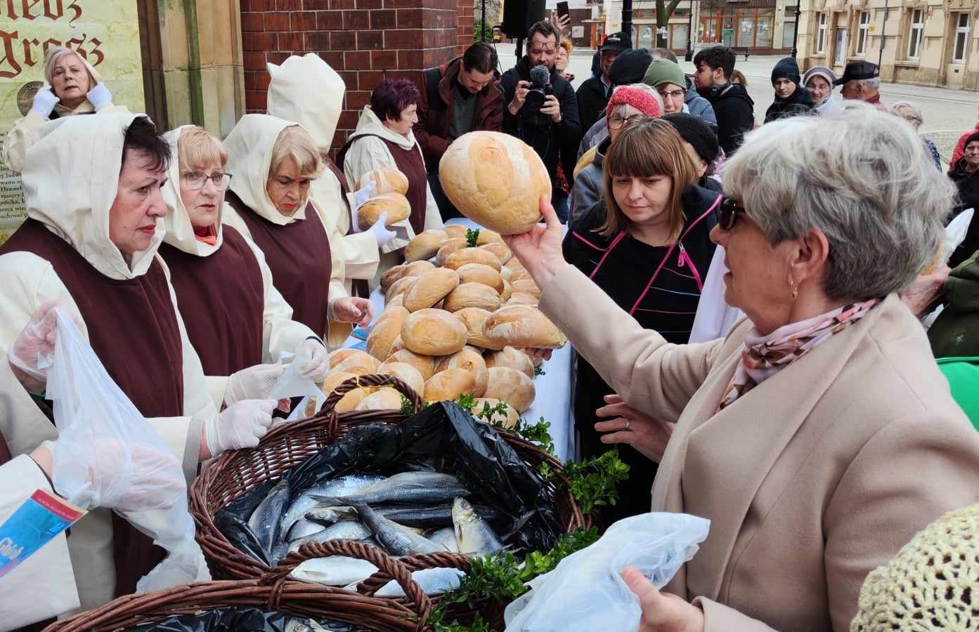 Chleb, śledź i grosz w Wielki Piątek