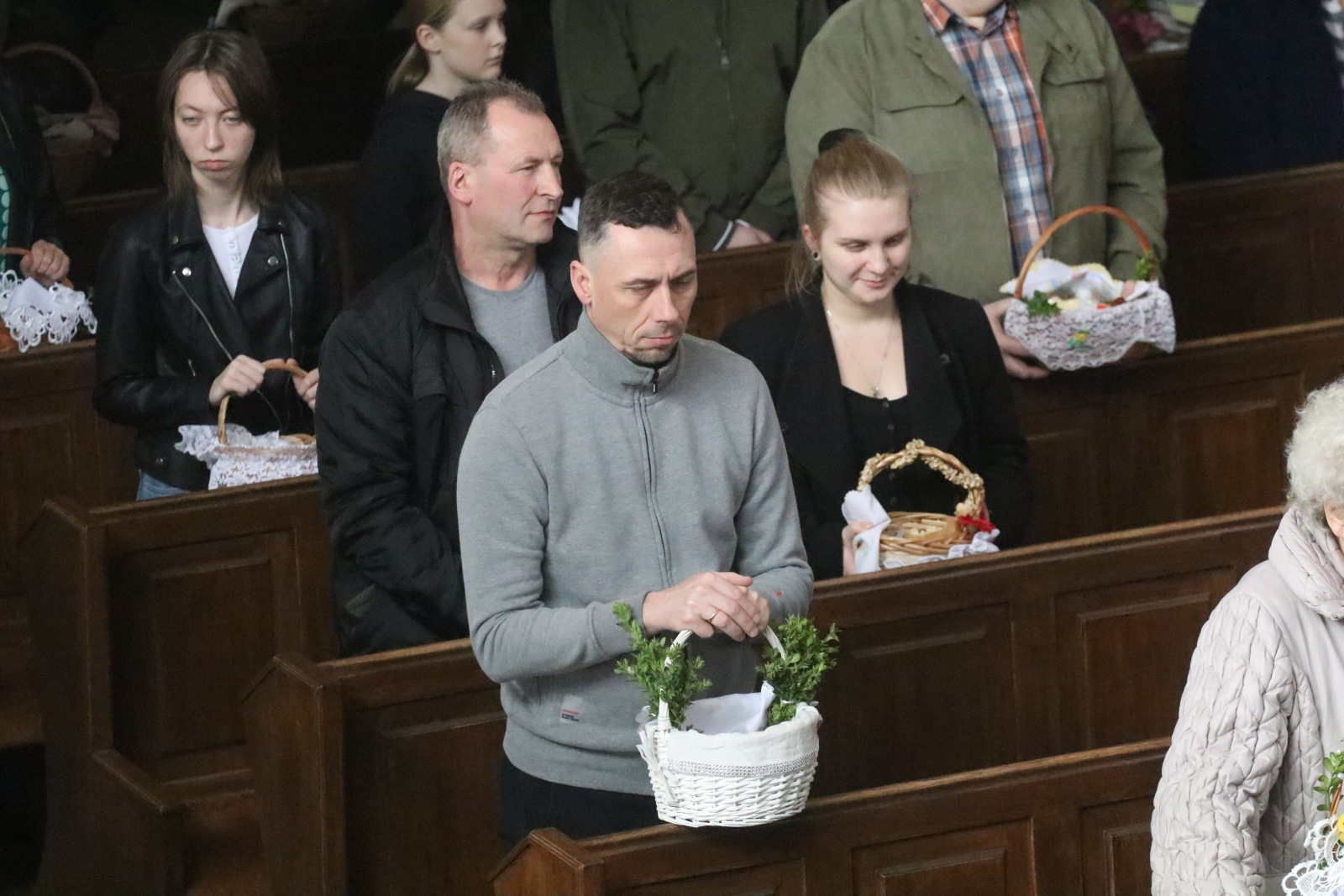 W Wielką Sobotą legniczanie święcą pokarmy