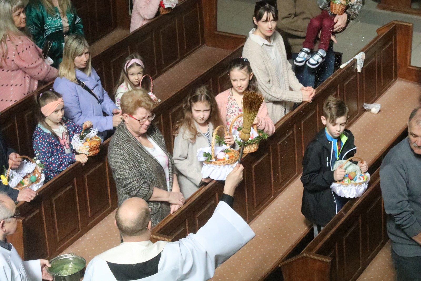 W Wielką Sobotą legniczanie święcą pokarmy