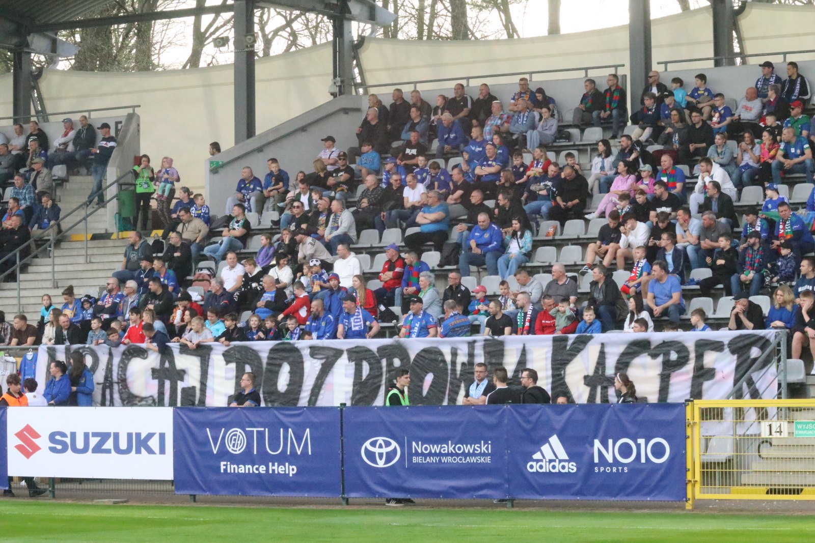 Blisko 4,5 tysiaca widzów oglądało przegrany mecz Miedzi Legnica