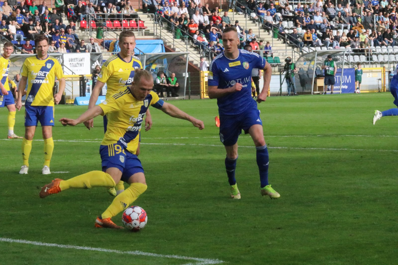 Miedź Legnica przegrywa z liderem w Wielką Sobotę