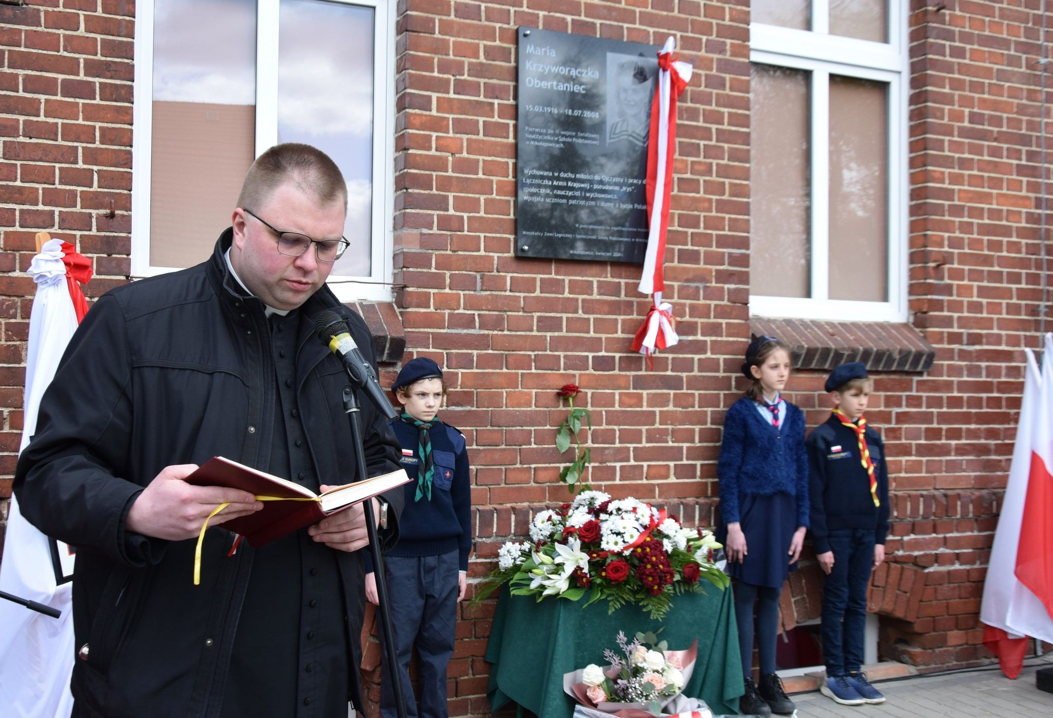 Odsłonięcie tablicy pamiątkowej w Mikołajowicach