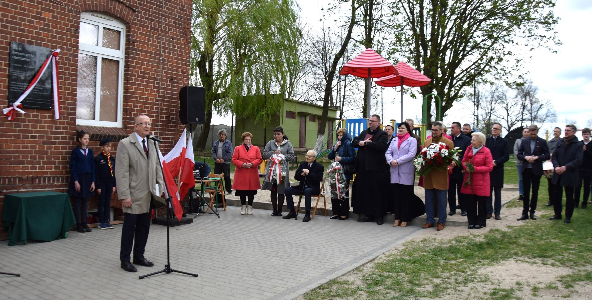 Odsłonięcie tablicy pamiątkowej w Mikołajowicach