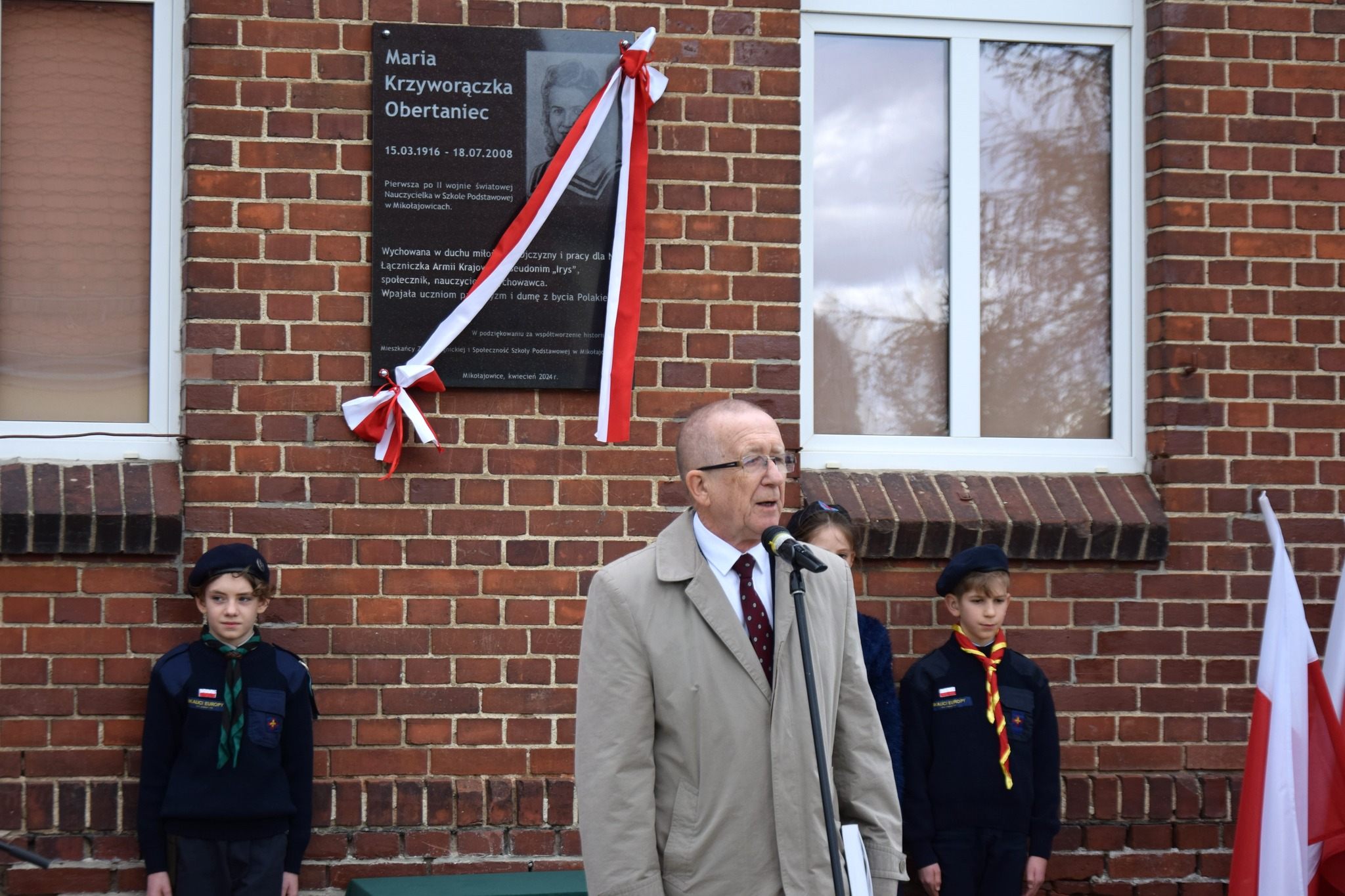 Odsłonięcie tablicy pamiątkowej w Mikołajowicach