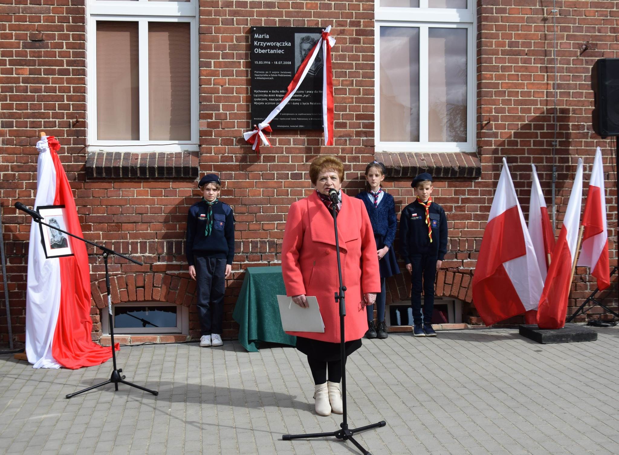 Odsłonięcie tablicy pamiątkowej w Mikołajowicach