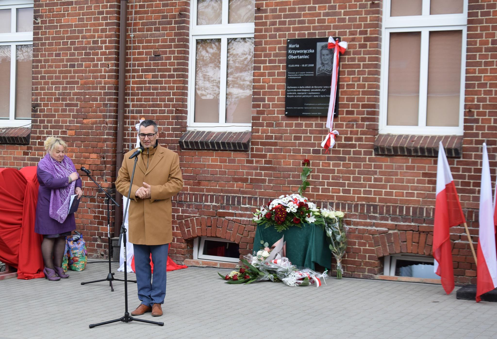 Odsłonięcie tablicy pamiątkowej w Mikołajowicach