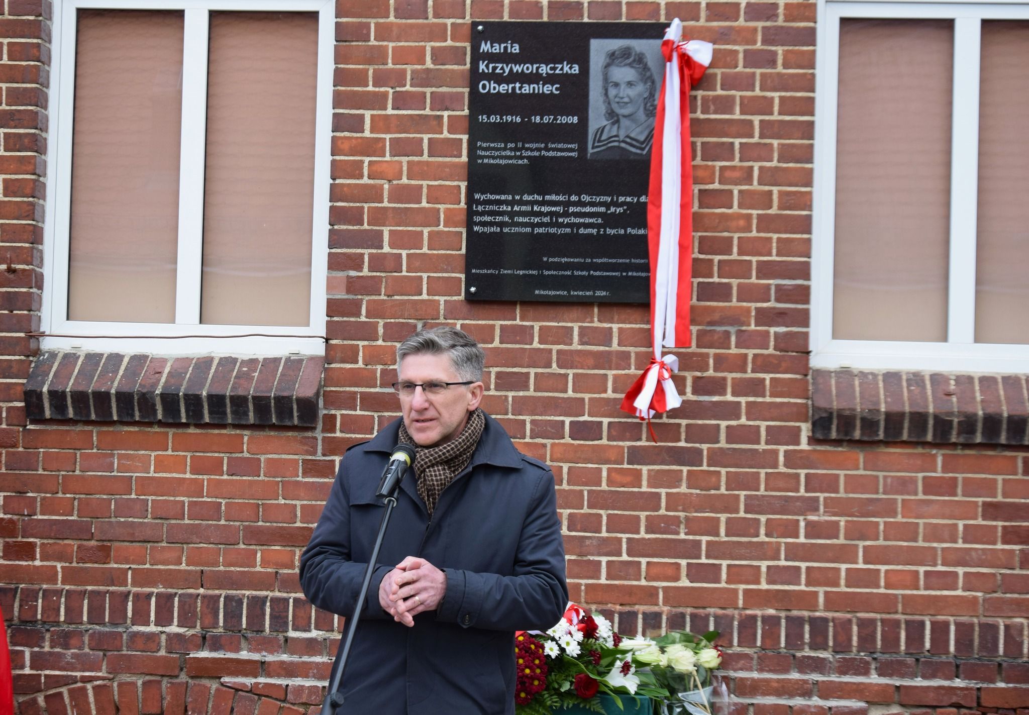 Odsłonięcie tablicy pamiątkowej w Mikołajowicach