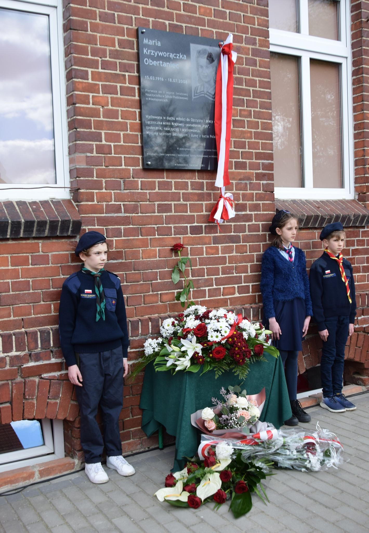 Odsłonięcie tablicy pamiątkowej w Mikołajowicach
