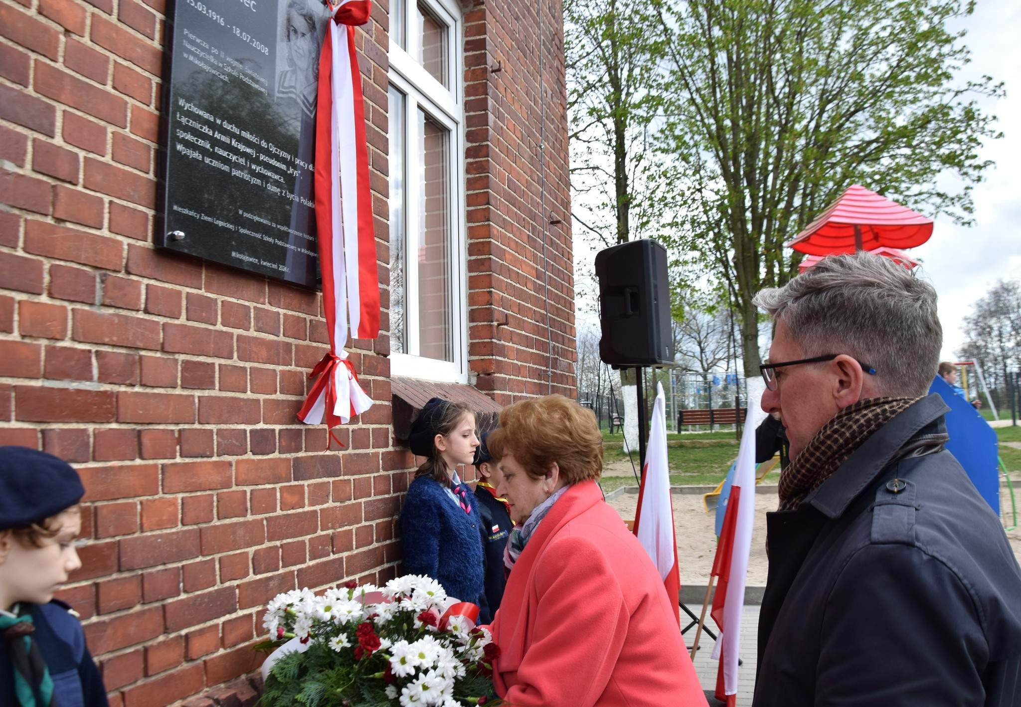 Odsłonięcie tablicy pamiątkowej w Mikołajowicach