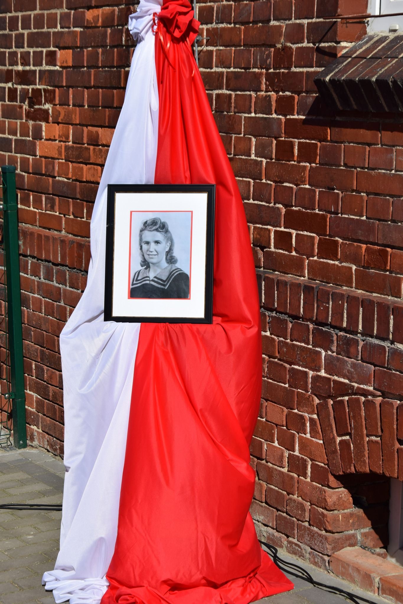 Odsłonięcie tablicy pamiątkowej w Mikołajowicach