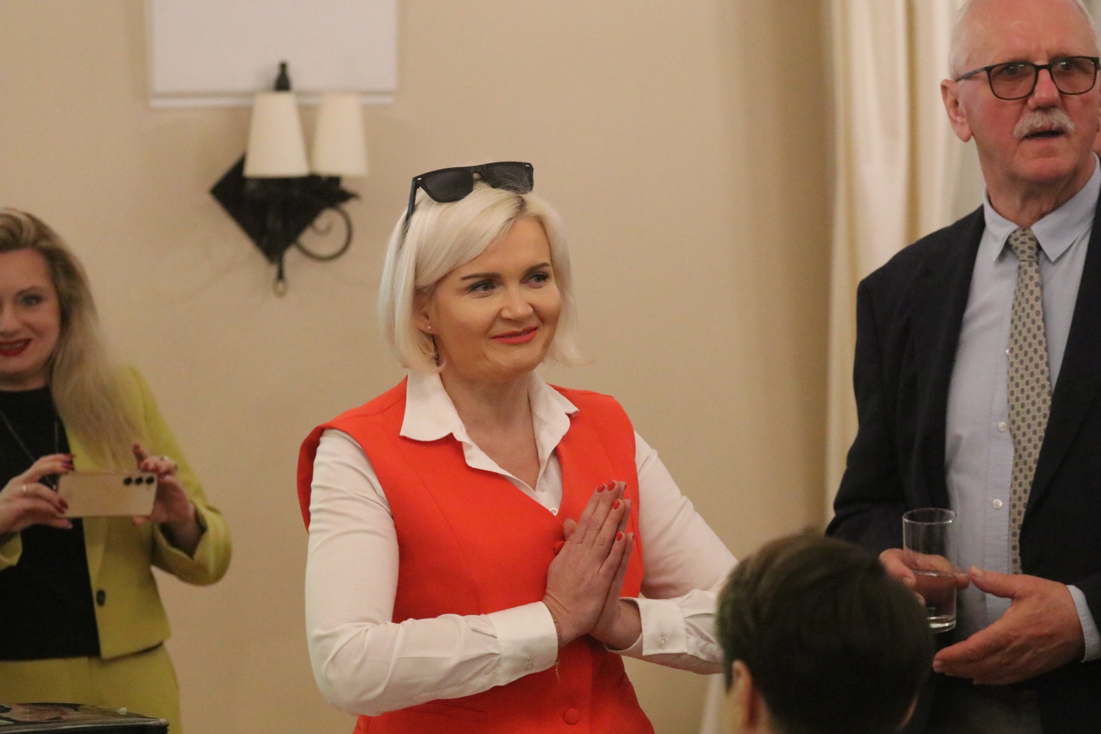 Wybory 2024. Sztaby wyborcze kandydatów w oczekiwaniu na wyniki