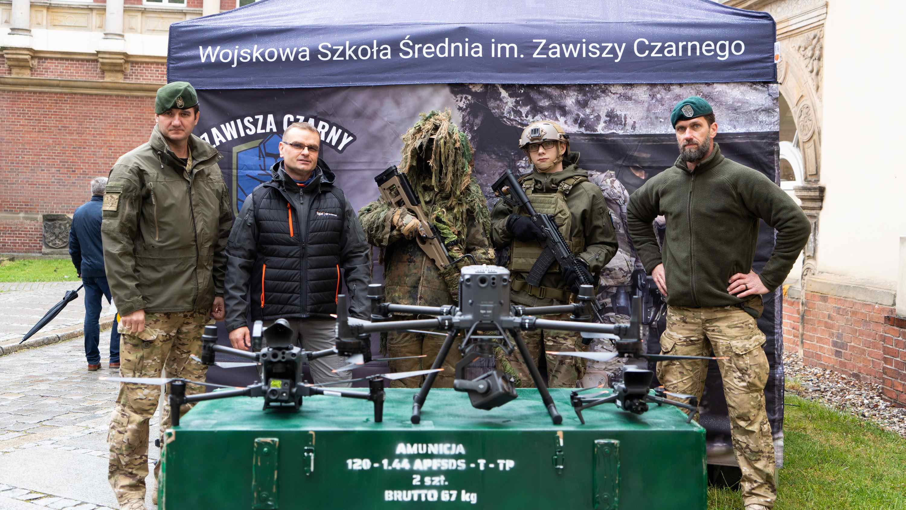 Piknik wojskowy i drzwi otwarte na Zamku Piastowskim w Legnicy	