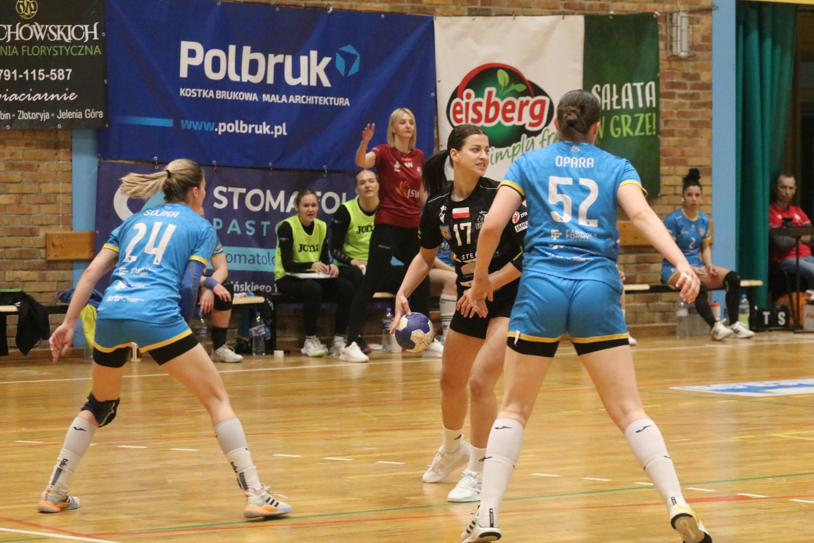 Drużyna Dziewiątki Legnica bez szans w starciu z viceliderem