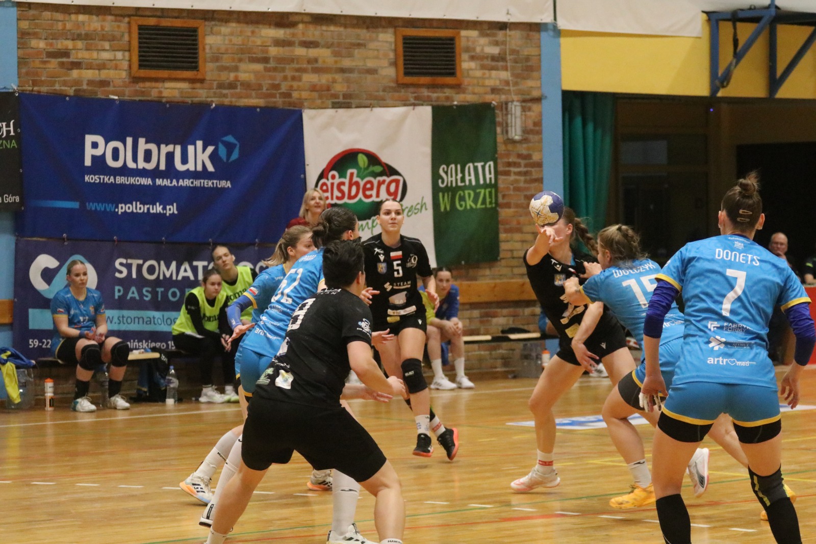 Drużyna Dziewiątki Legnica bez szans w starciu z viceliderem