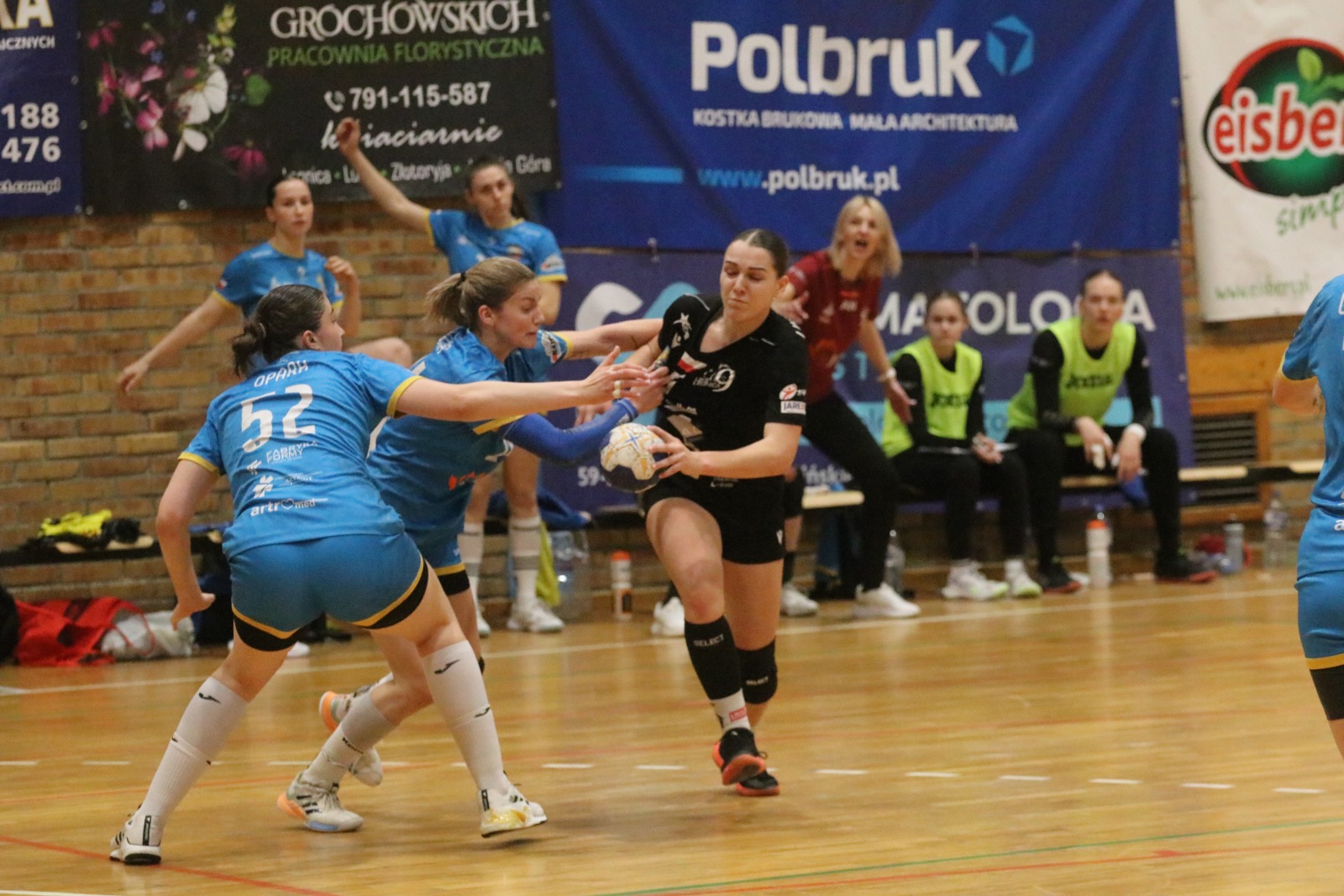 Drużyna Dziewiątki Legnica bez szans w starciu z viceliderem