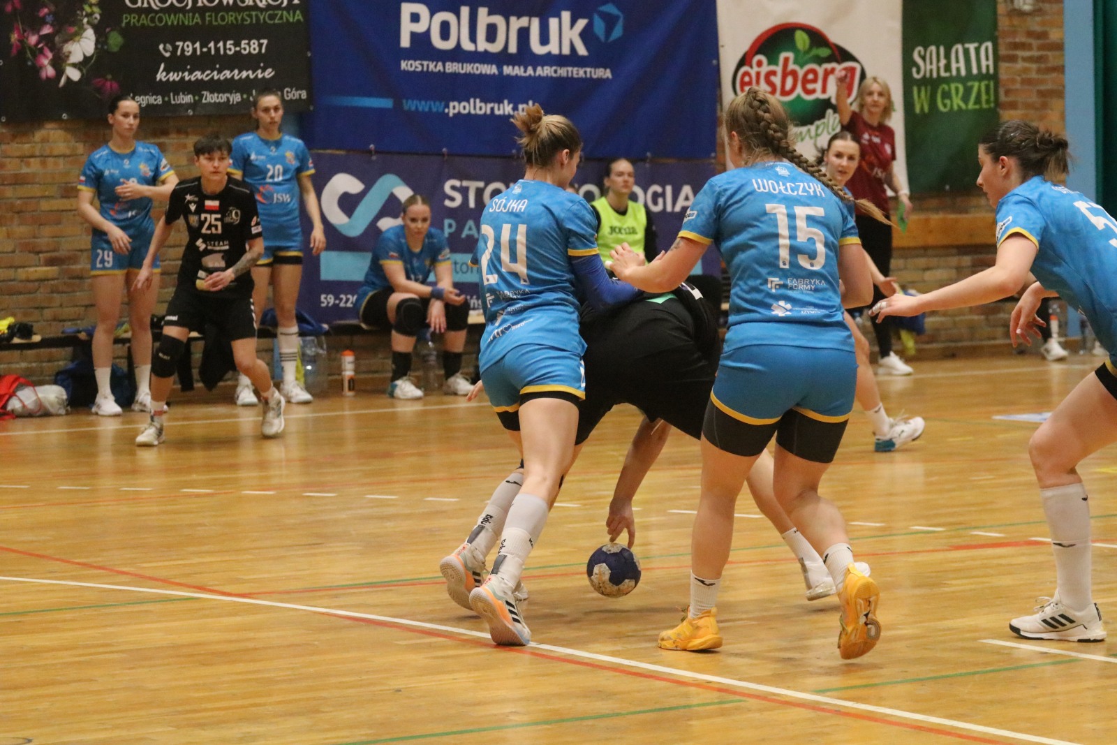 Drużyna Dziewiątki Legnica bez szans w starciu z viceliderem