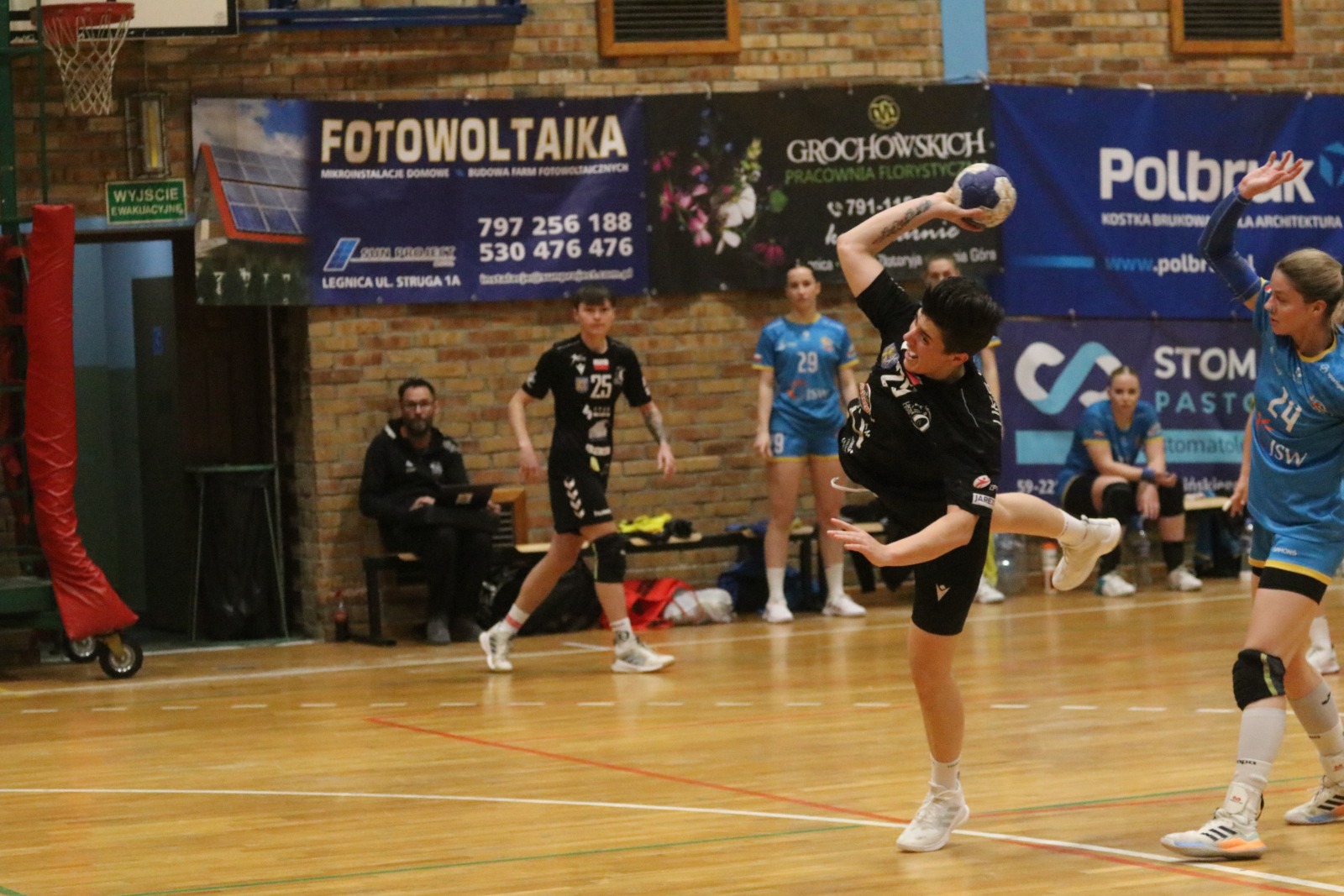 Drużyna Dziewiątki Legnica bez szans w starciu z viceliderem