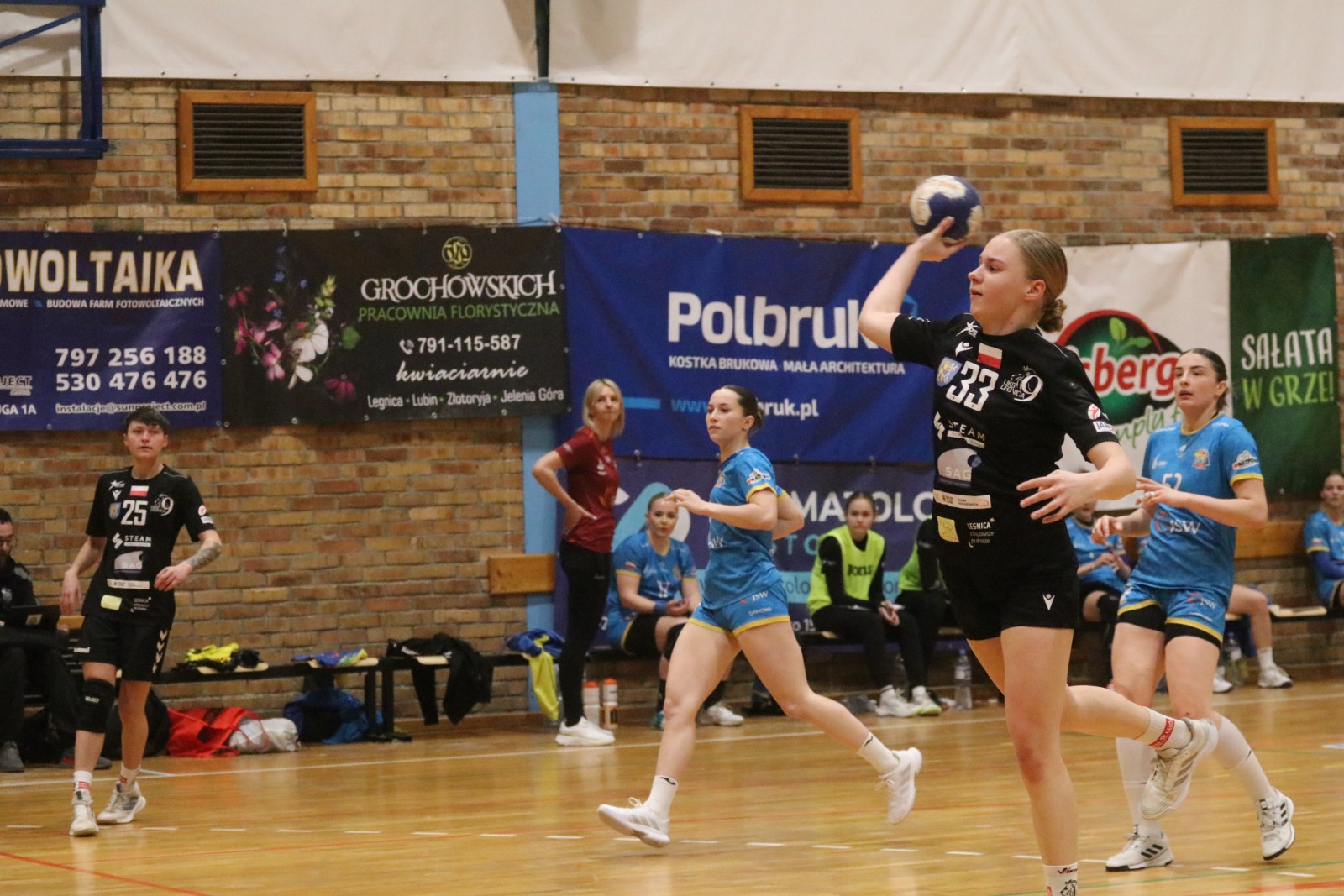 Drużyna Dziewiątki Legnica bez szans w starciu z viceliderem