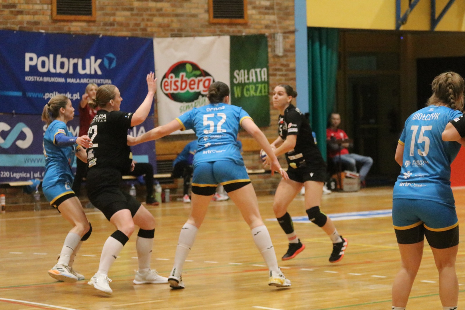 Drużyna Dziewiątki Legnica bez szans w starciu z viceliderem